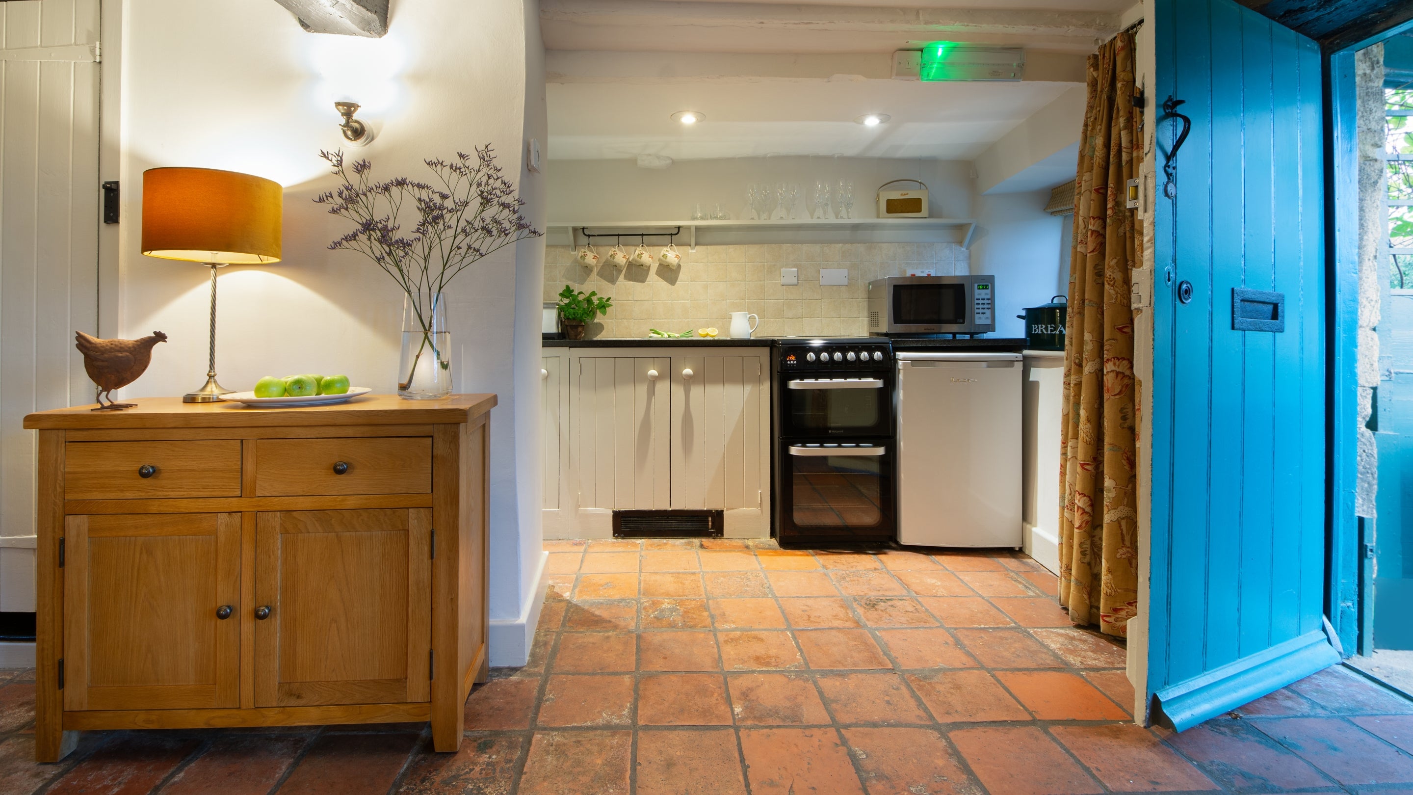 The living area and kitchen at Snowshill Honor's Cottage, Gloucestershire