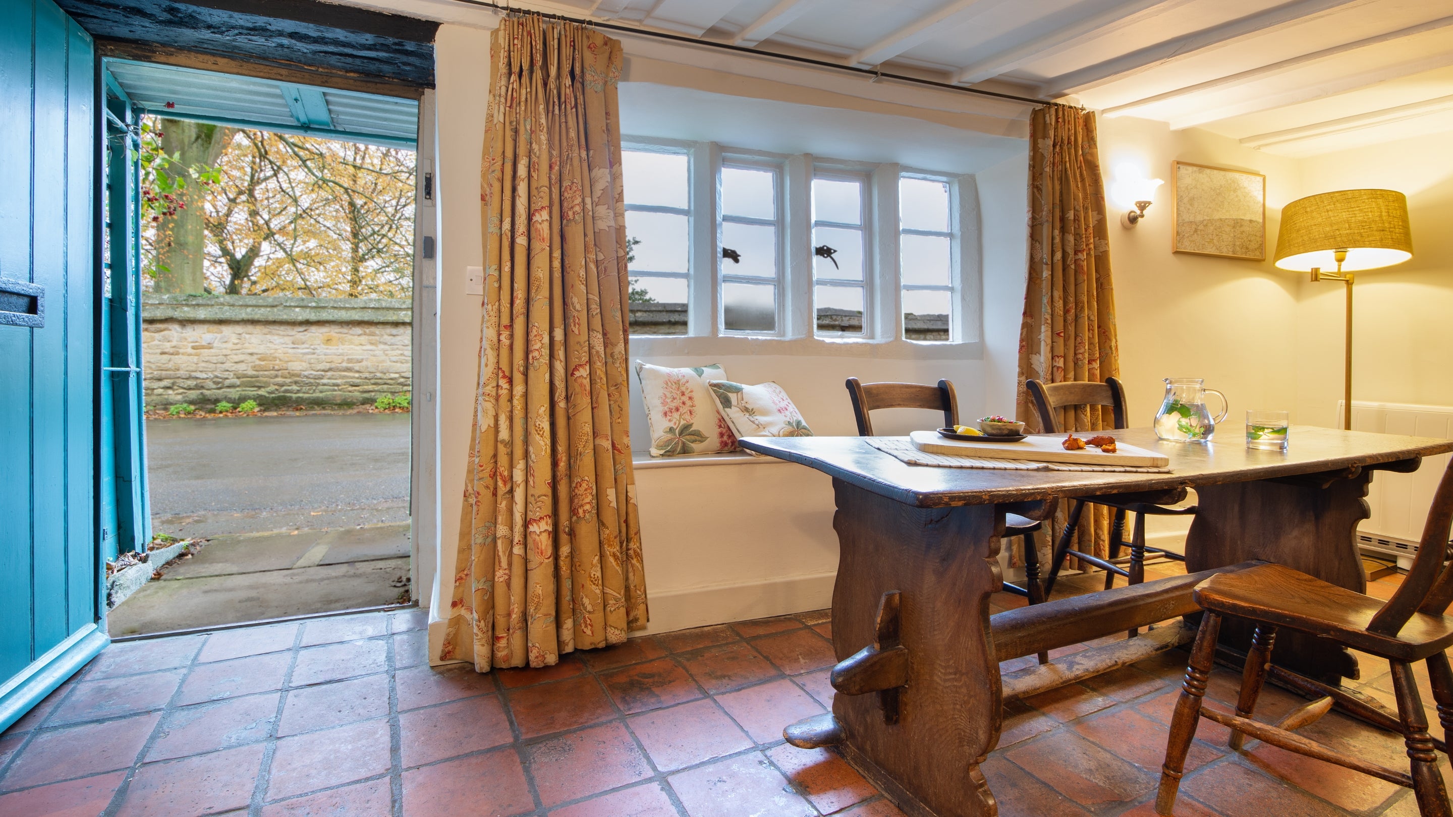 The living and dining area at Snowshill Honor's Cottage, Gloucestershire