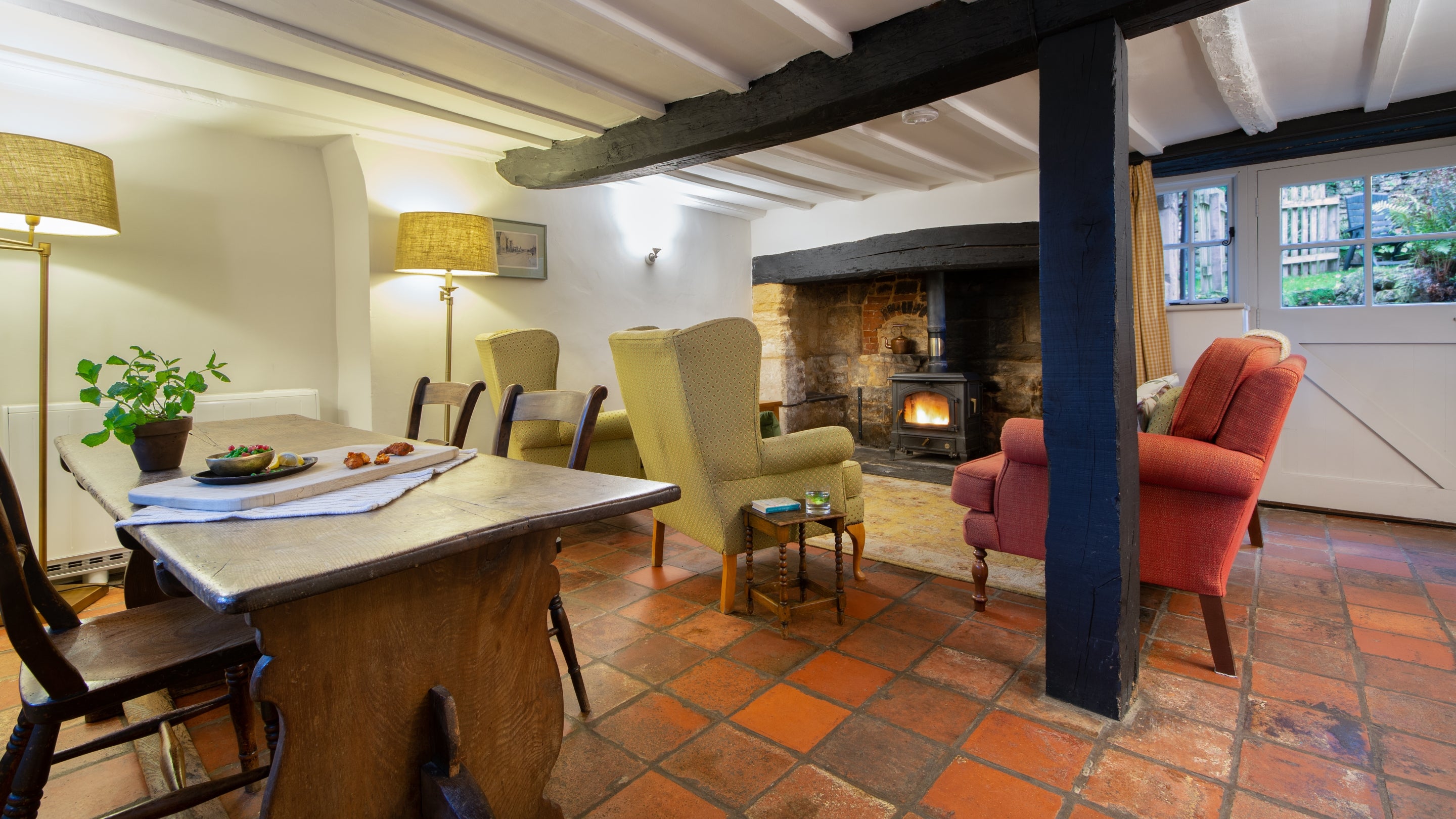 The living and dining area at Snowshill Honor's Cottage, Gloucestershire