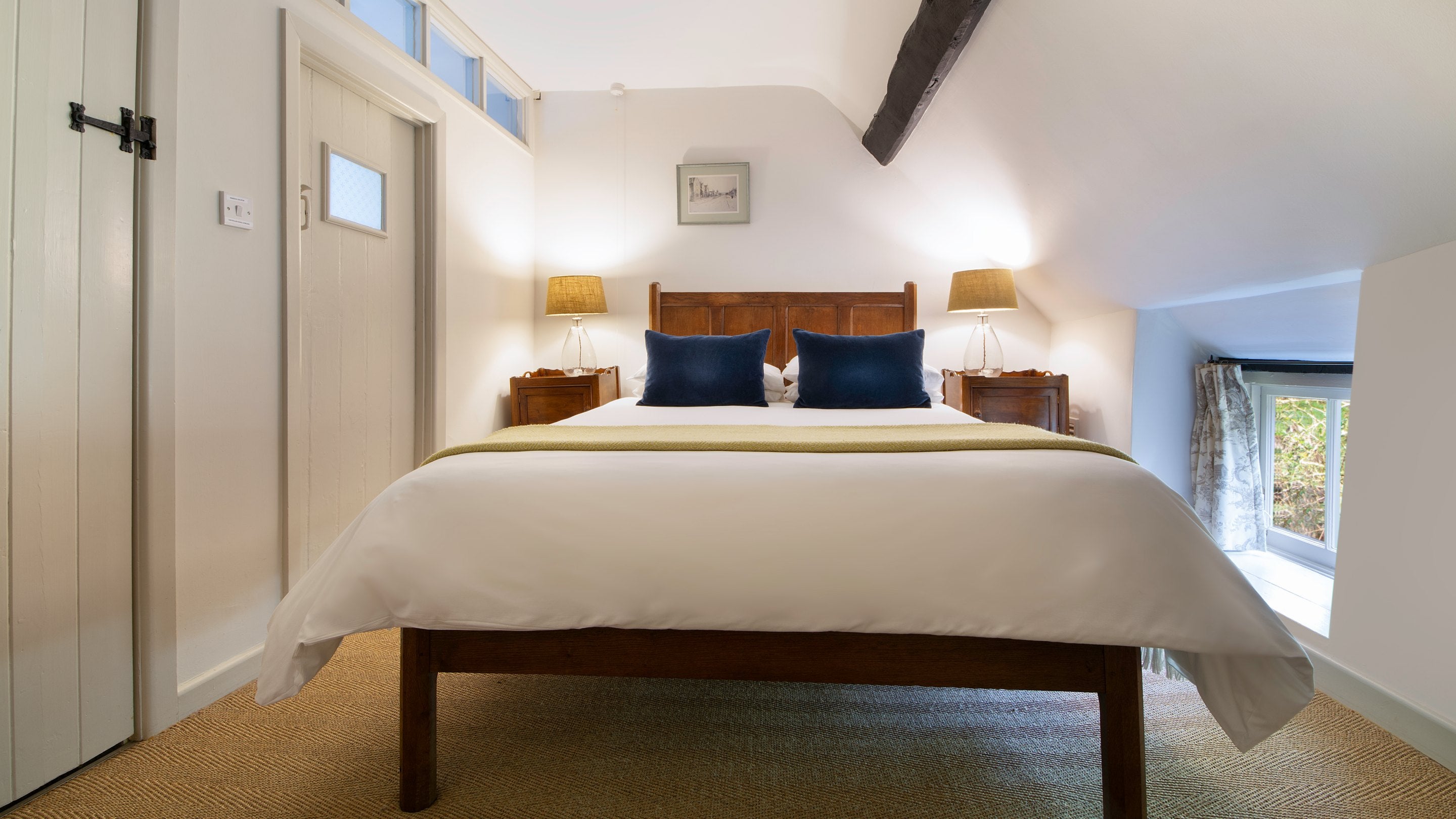The bedroom with double bed at Spring Cottage, Gloucestershire