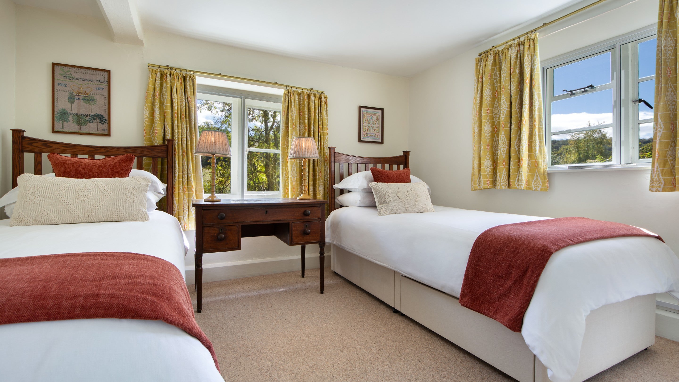 The twin bedroom at Woody's Cottage, Gloucestershire