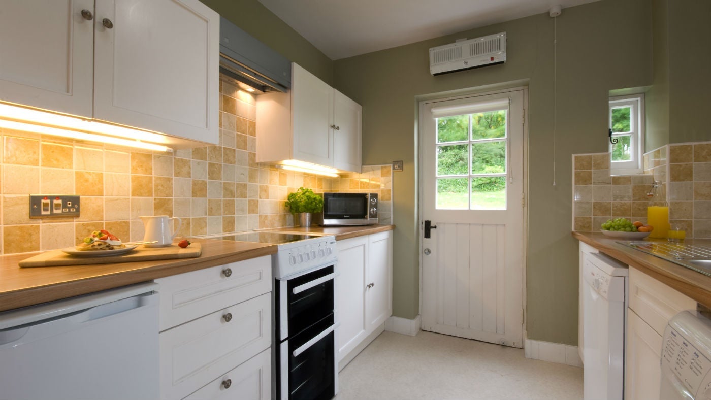 The kitchen at 2 Coleton Barton, Kingswear, Devon