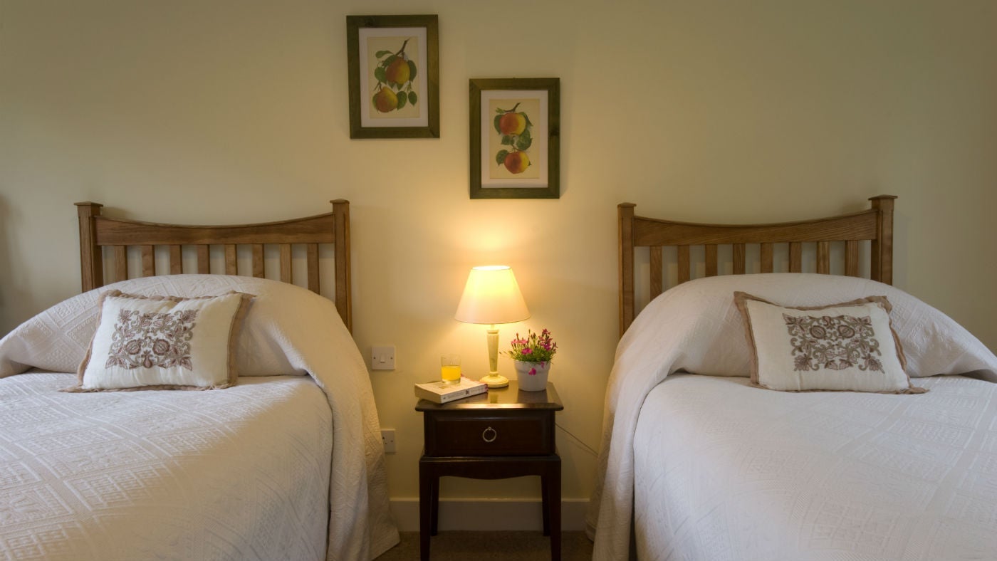The spacious twin bedroom at 2 Coleton Barton, Kingswear, Devon