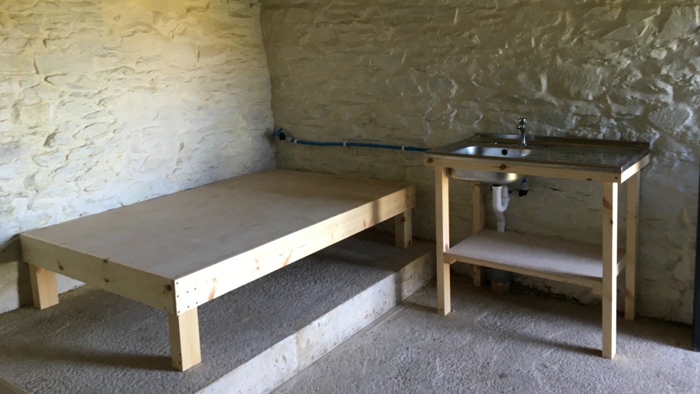 The interior of Berry Lawn Linhay bothy.
