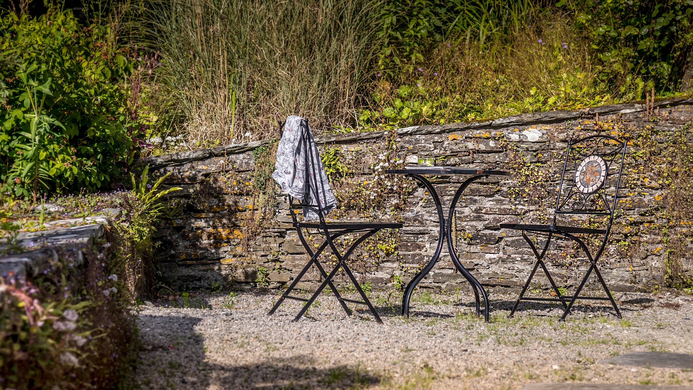 An outdoor table and chairs at Cider Cottage, Devon