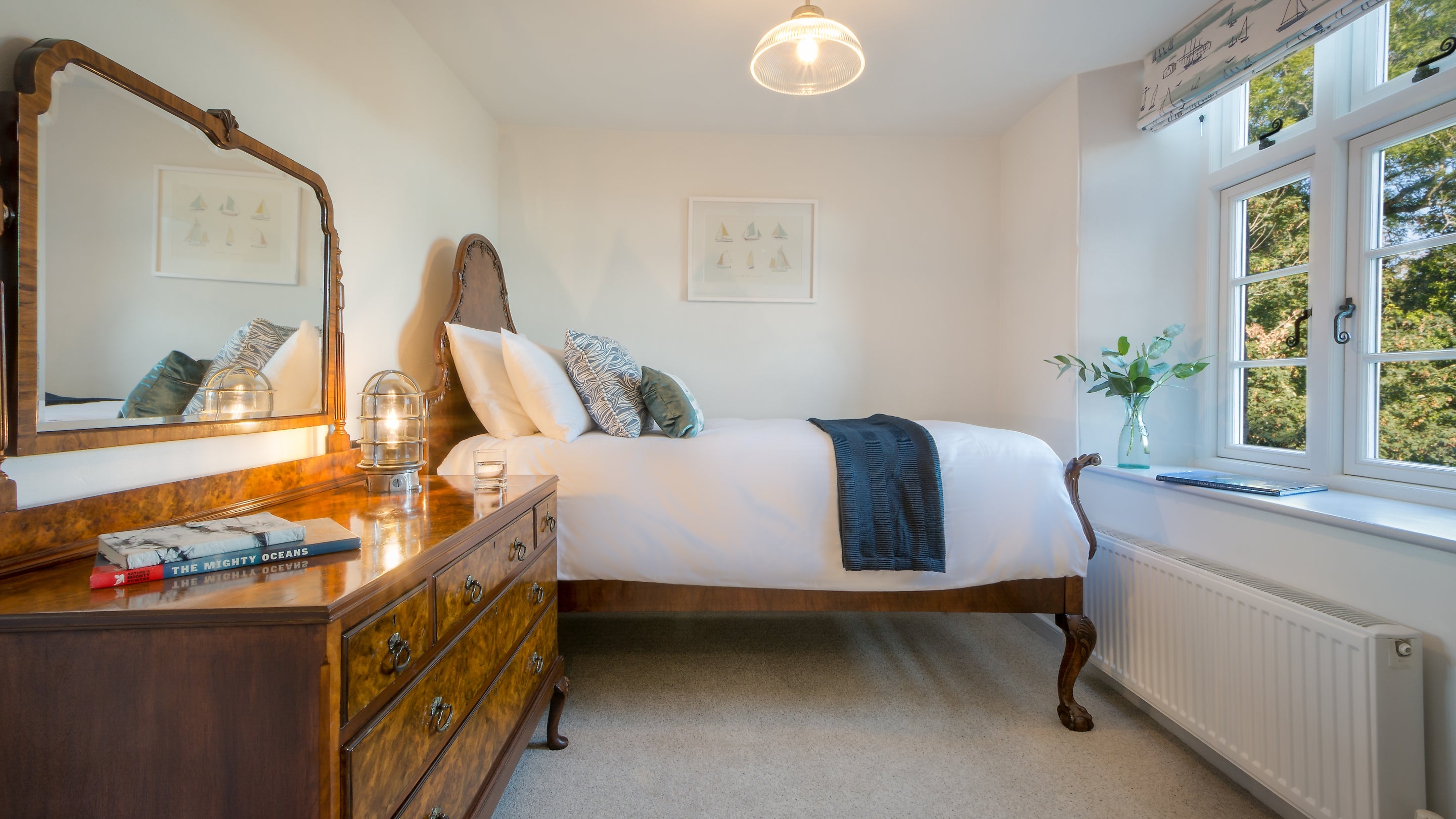 The single bedroom at Compass Cottage, Devon