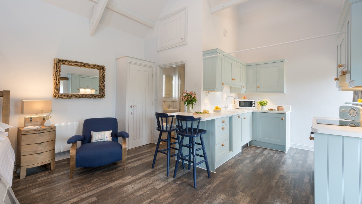 The open plan sitting room, kitchen and bedroom at Gordon's Cabin, Woolacombe, Devon