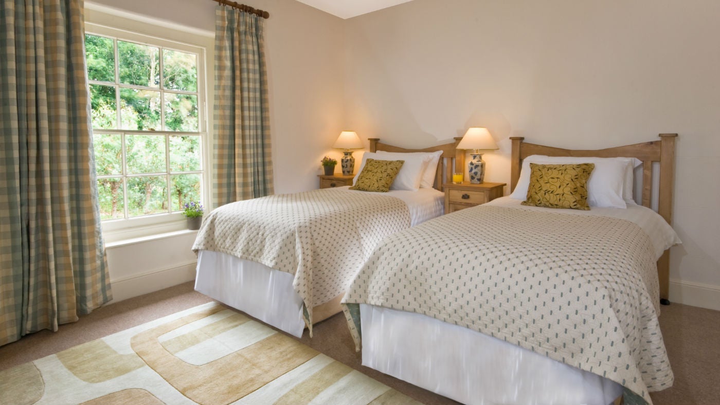 Twin bedroom, South Lodge, Greenway, Devon
