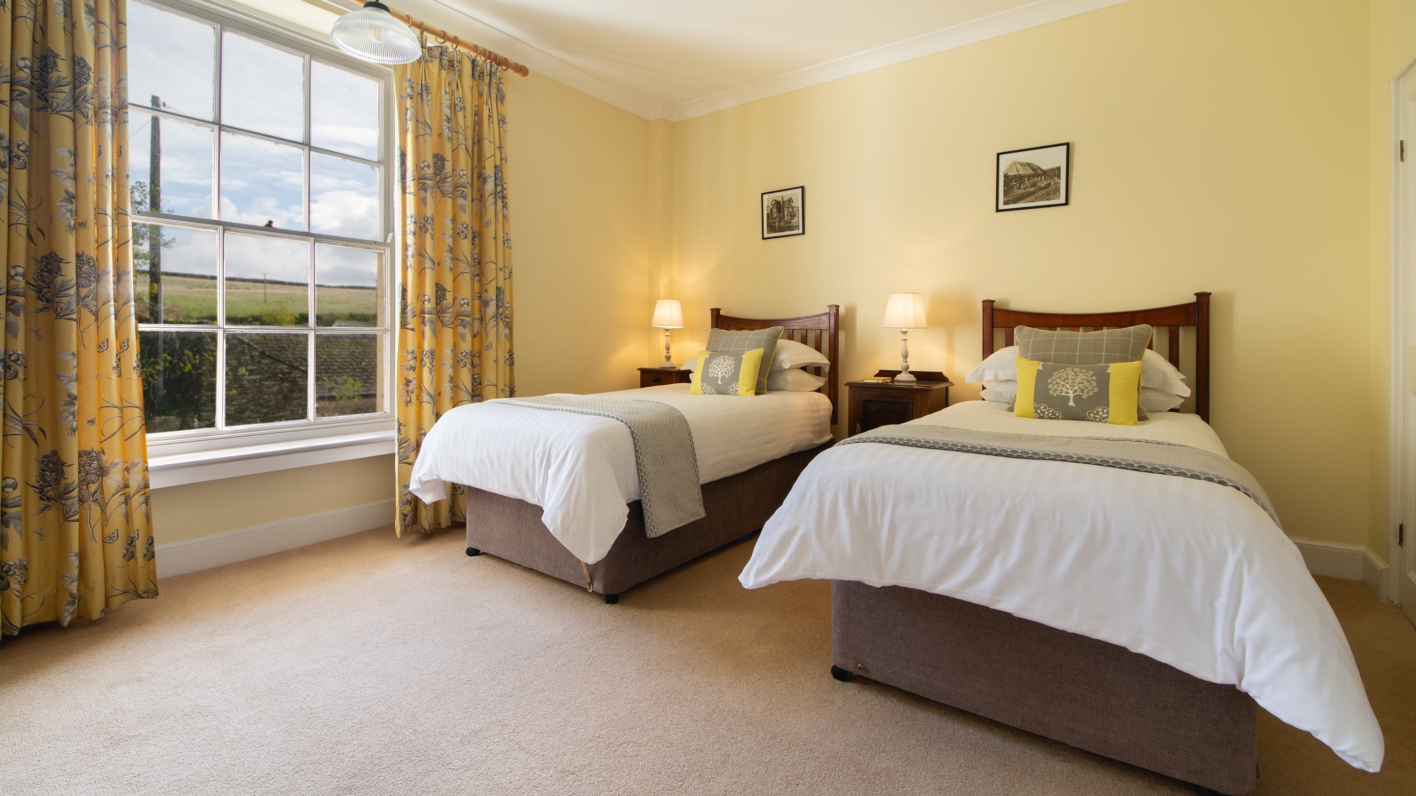 Twin bedroom at Higher Brownstone Farm, Devon