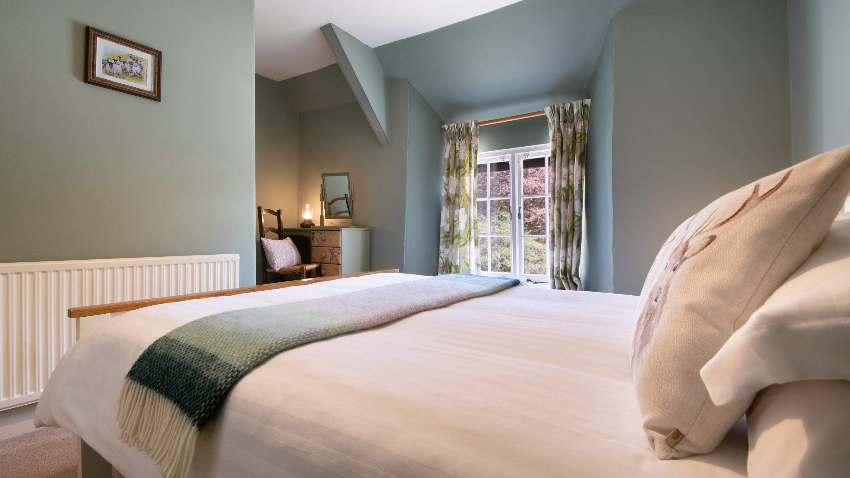 The double bedroom at Kingfisher View, Devon