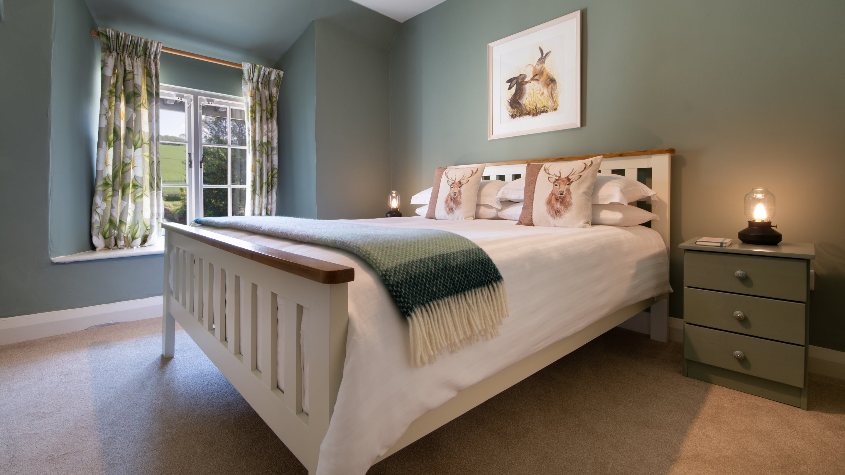 The double bedroom at Kingfisher View, Devon
