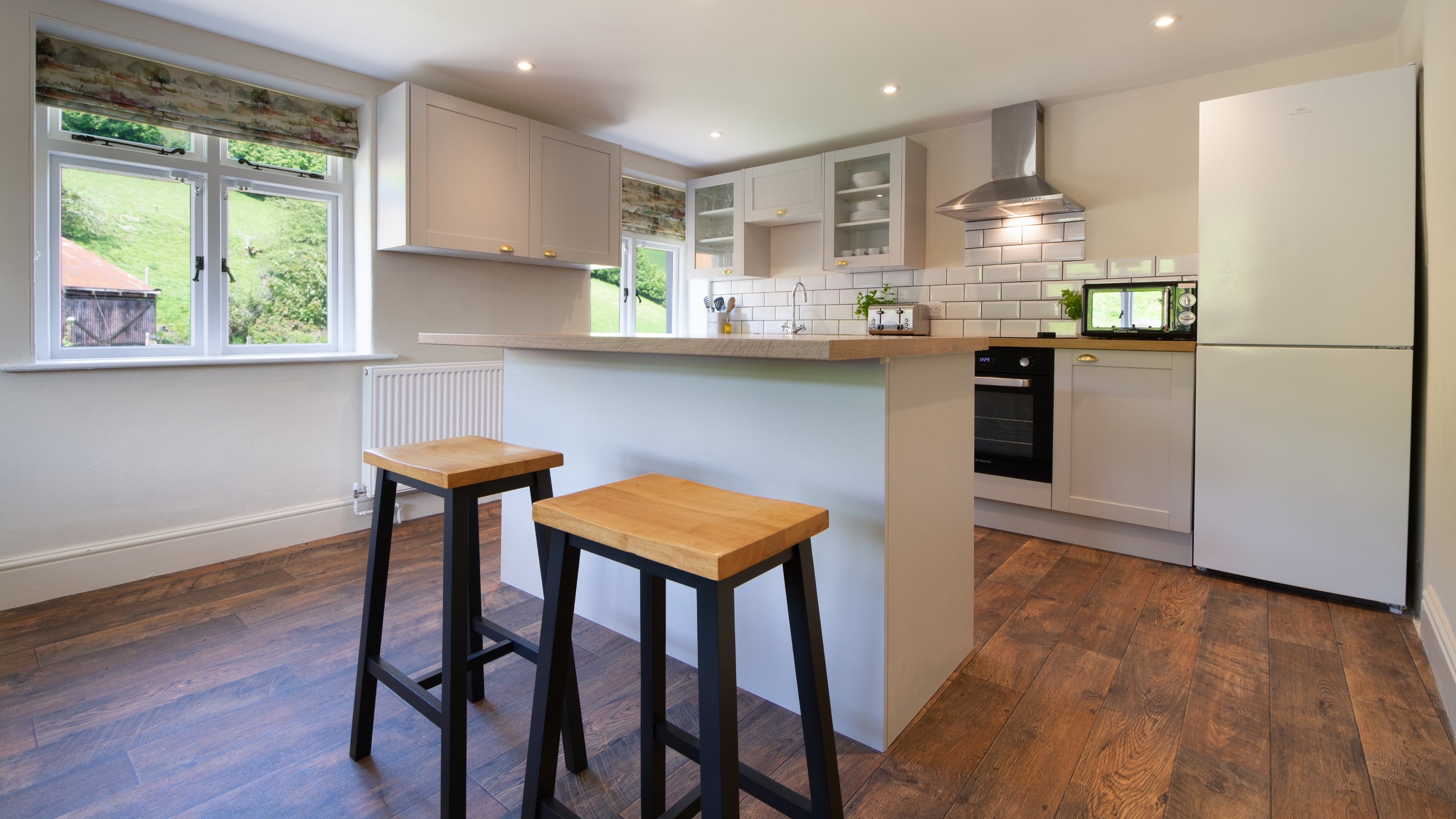 The kitchen and dining room at Kingfisher View, Devon