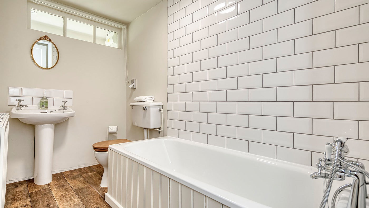 The first bathroom at Kingfisher View, Devon