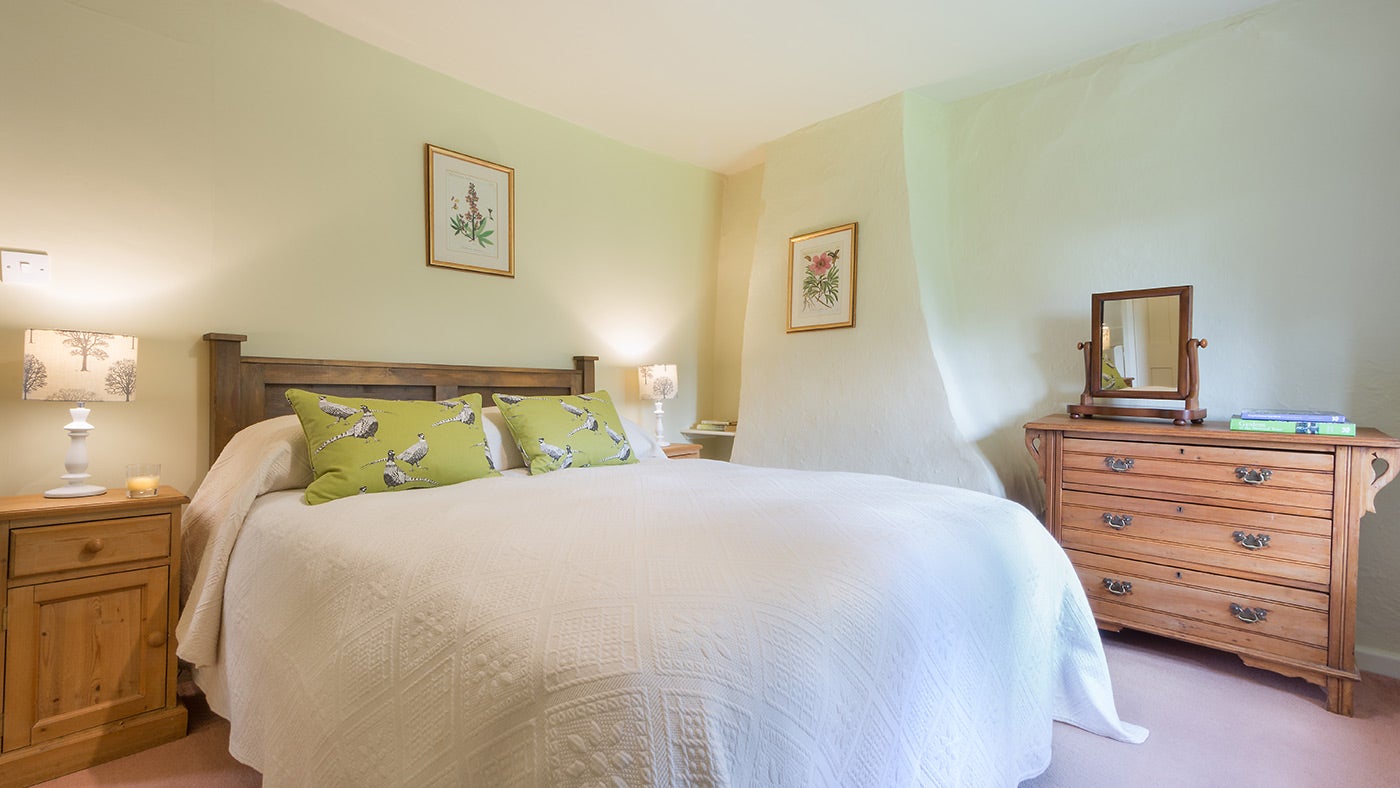 The double bedroom at Longmeadow Cottage, Devon