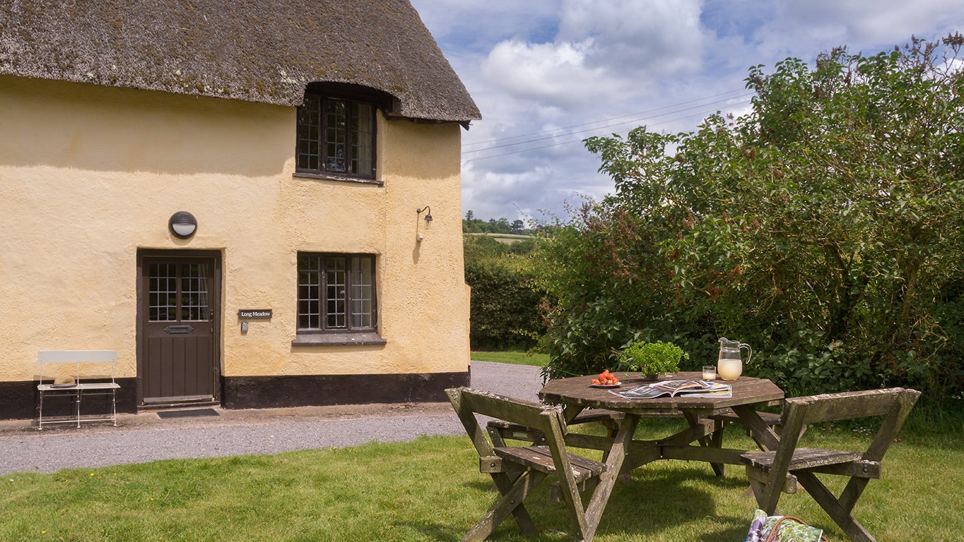 The outdoor seating area at Longmeadow Cottage, Devon