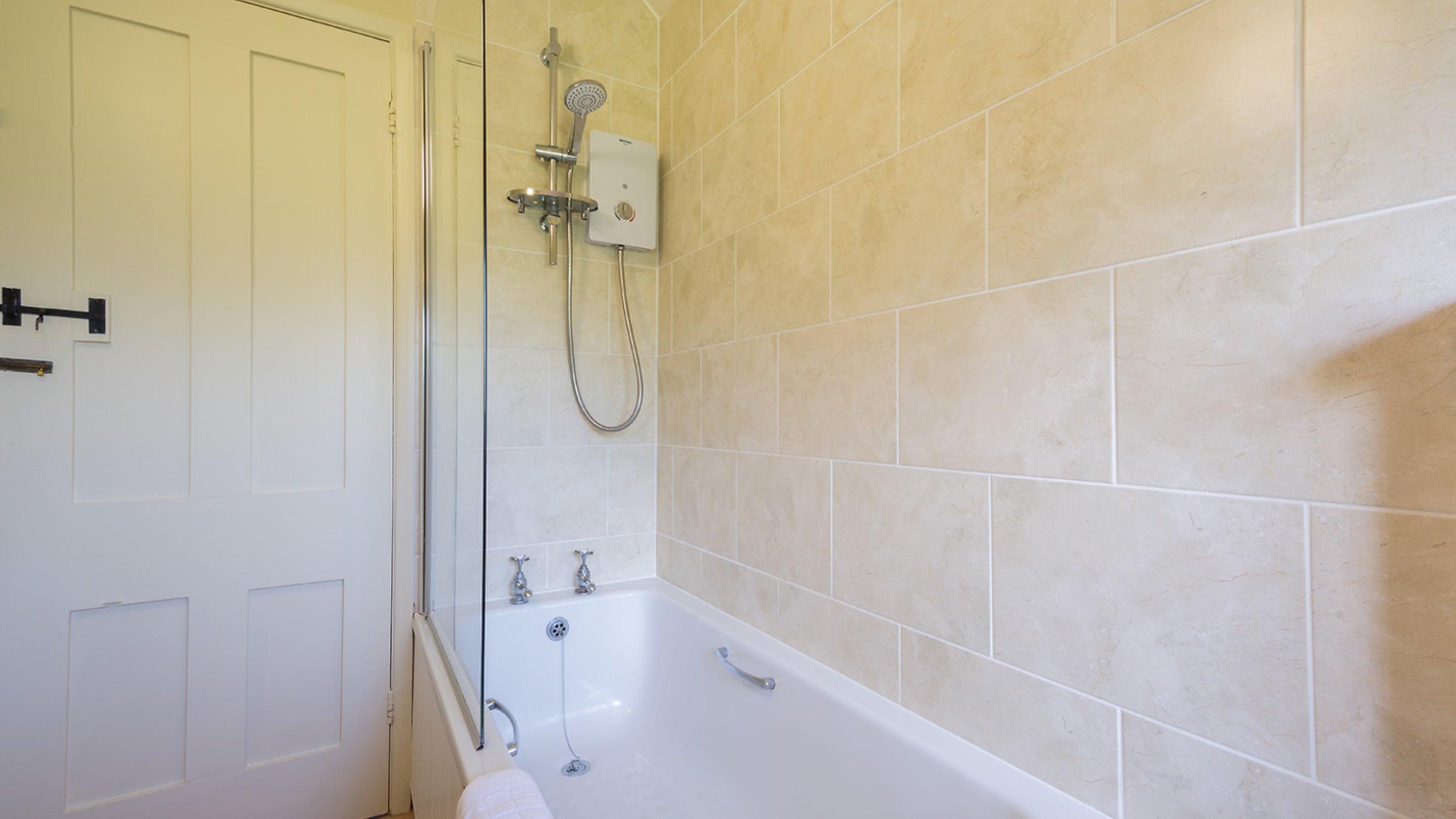 The bathroom at Longmeadow Cottage, Devon