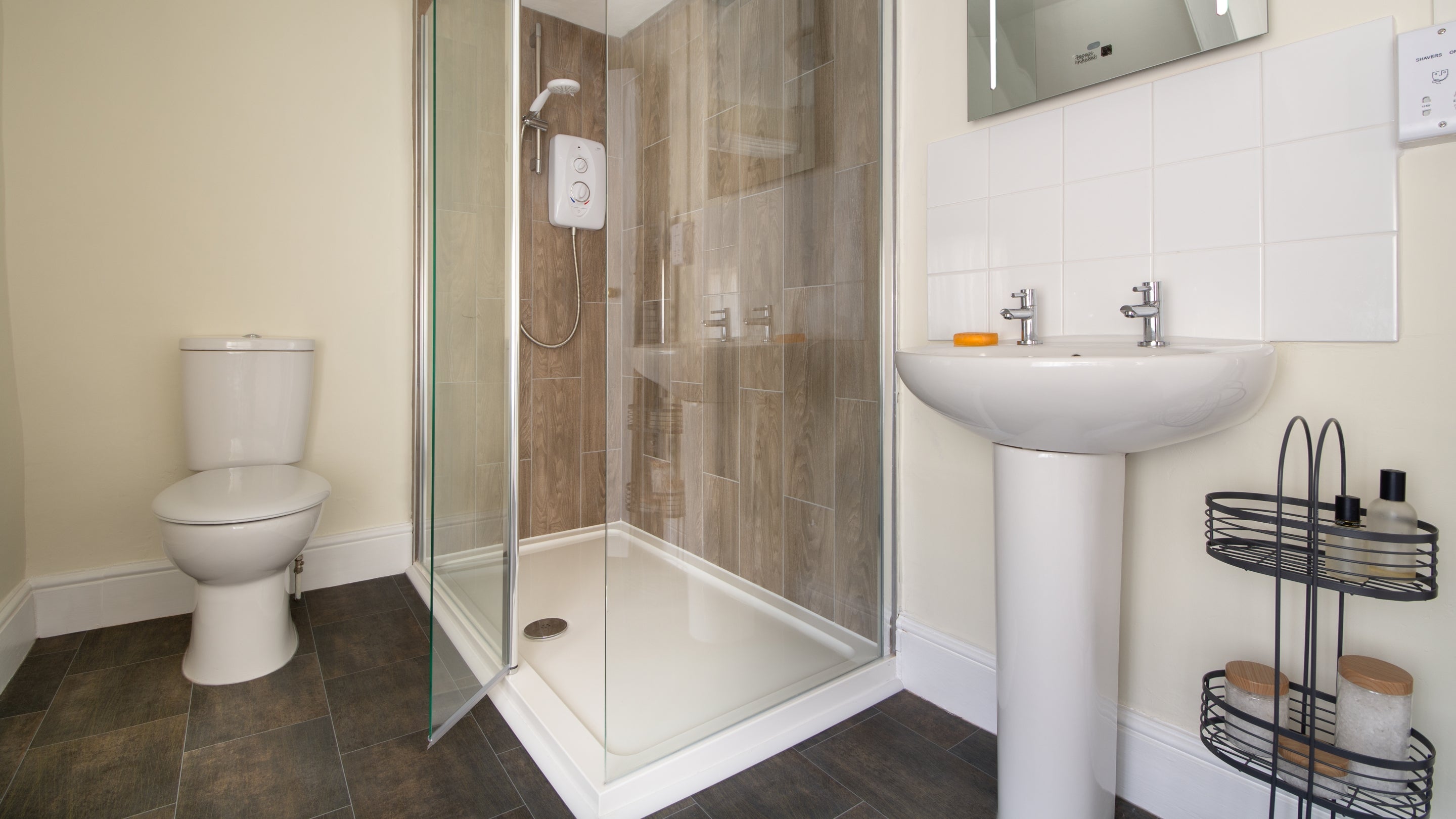 The shower room at Riverside Cottage, Devon