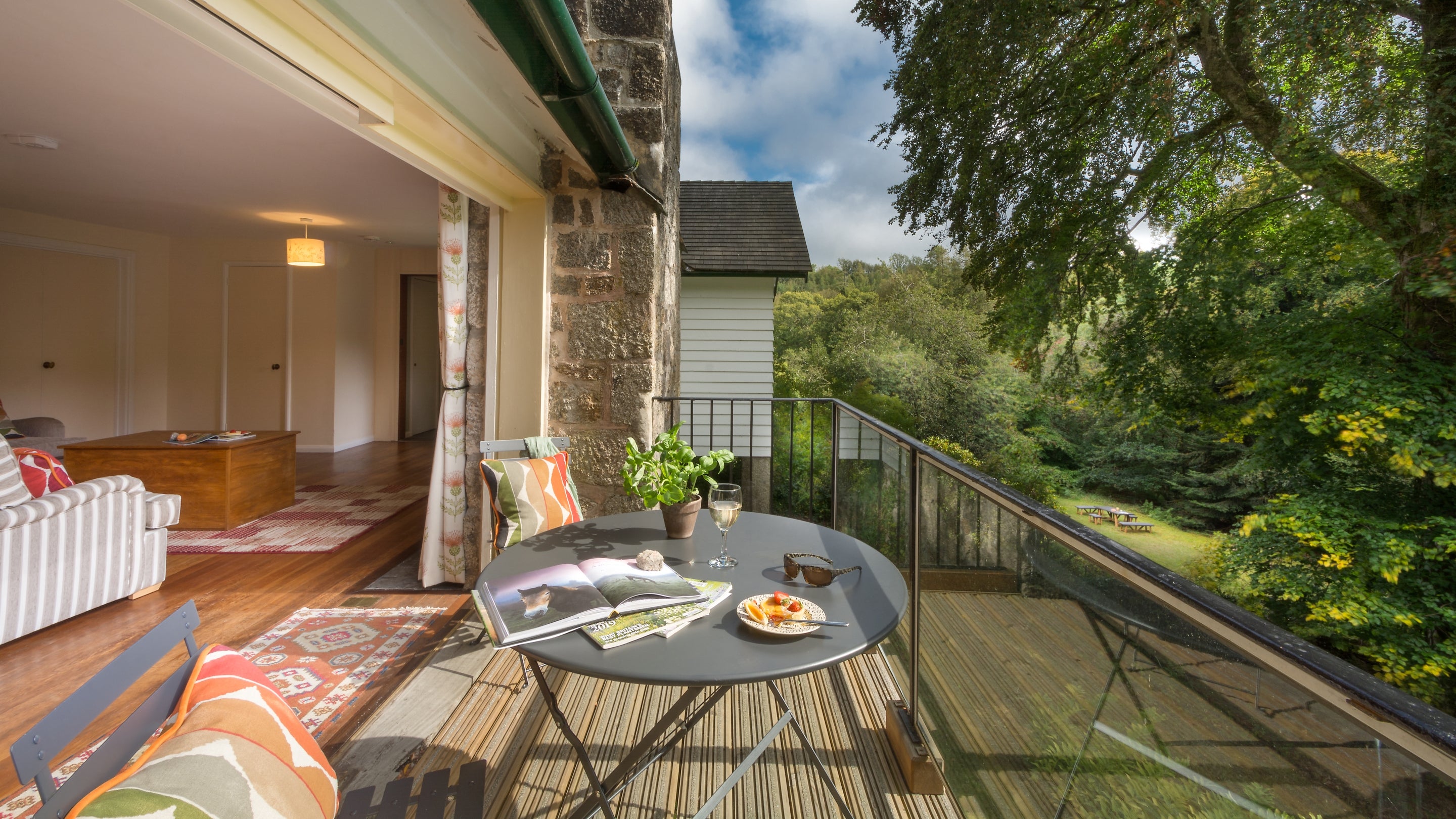 The exterior dining area on the balcony at Warcleave Cottage, Devon