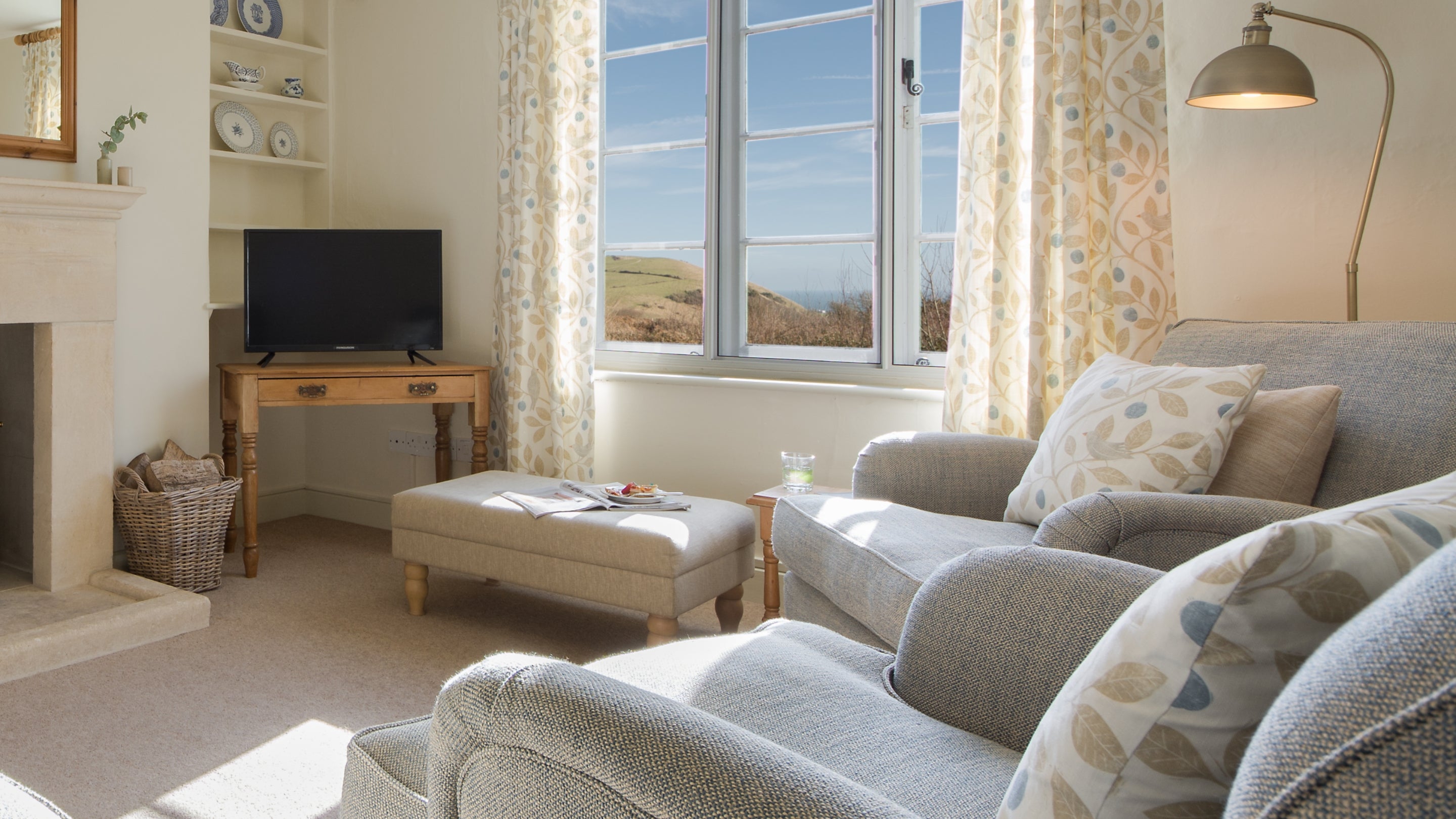 The sitting room at 1 Currendon Cottages, Dorset
