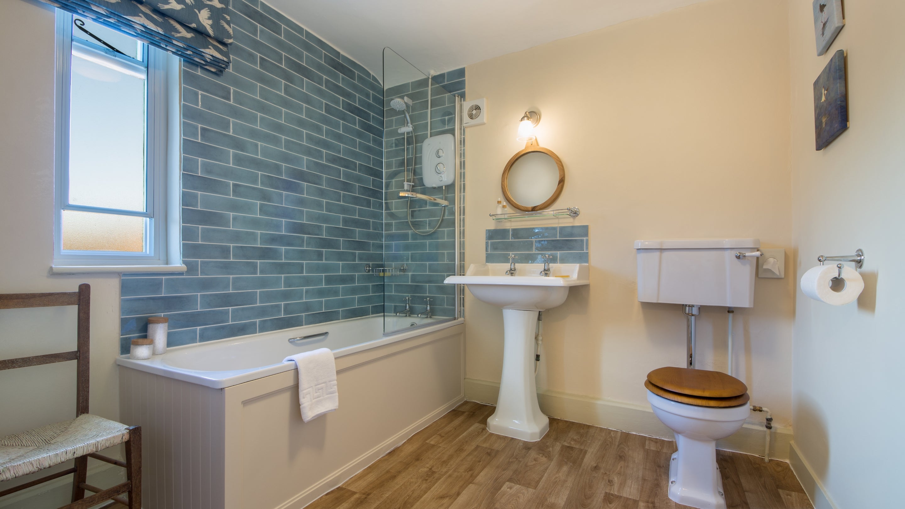 The bathroom at 1 Currendon Cottage, Dorset