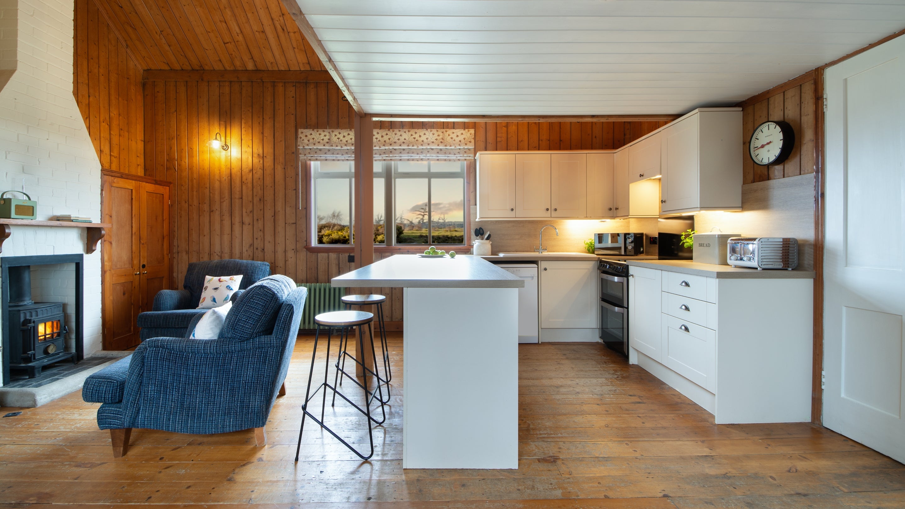 The kitchen and dining room at 2 Heathland Cottages, Dorset