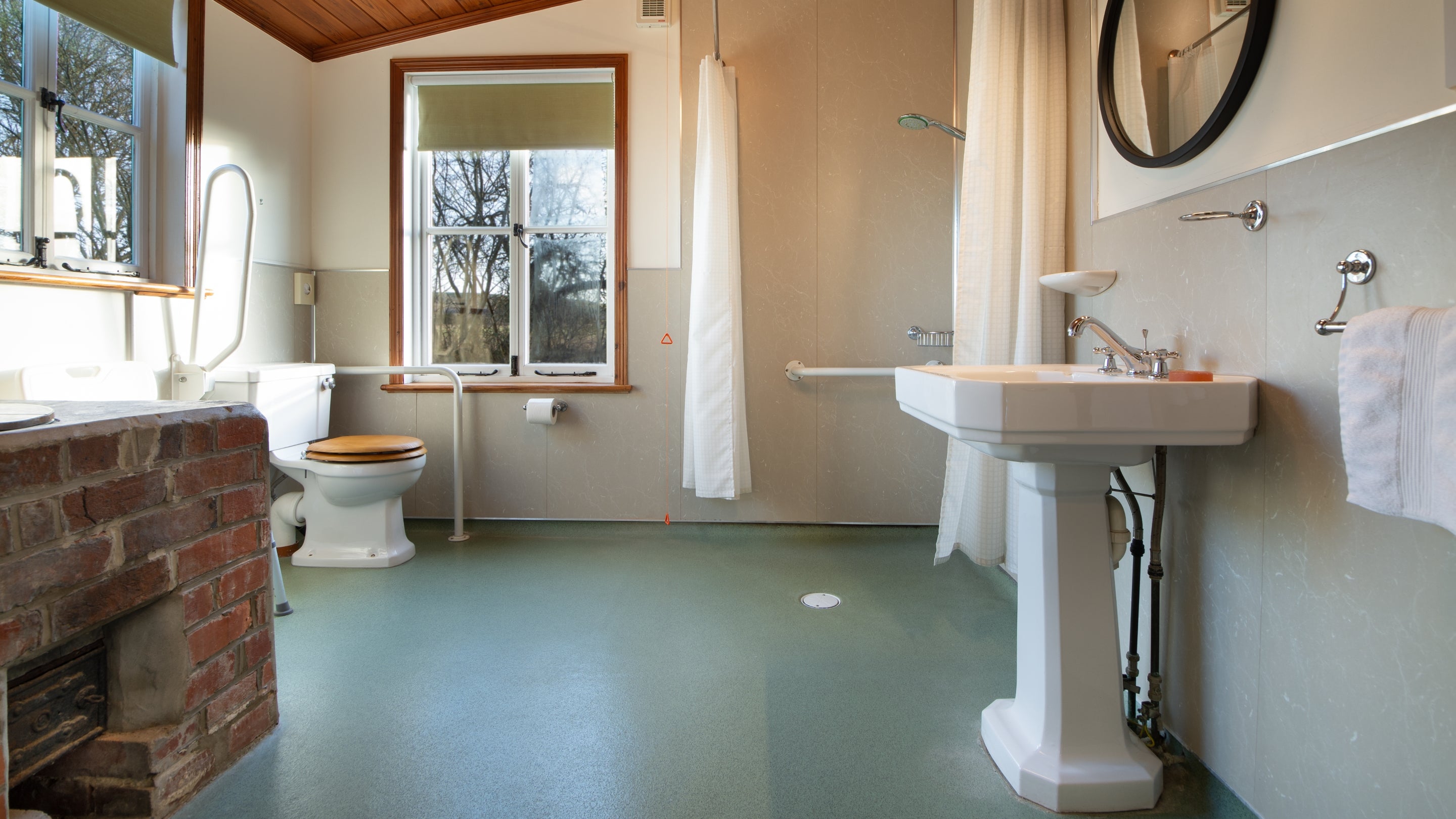 The wet room at 2 Heathland Cottages, Dorset