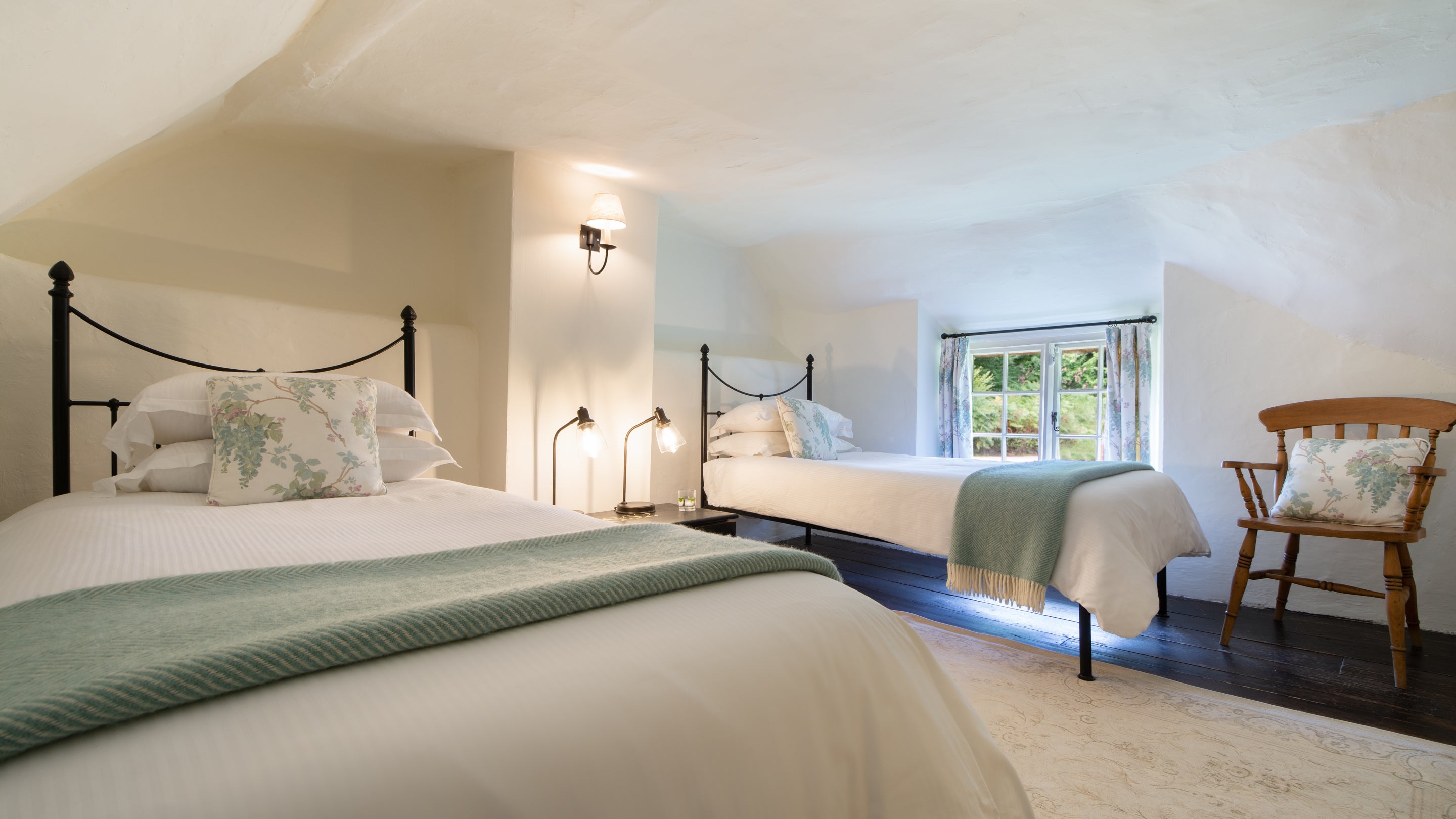 The twin bedroom at 524 Pamphill Green, Dorset