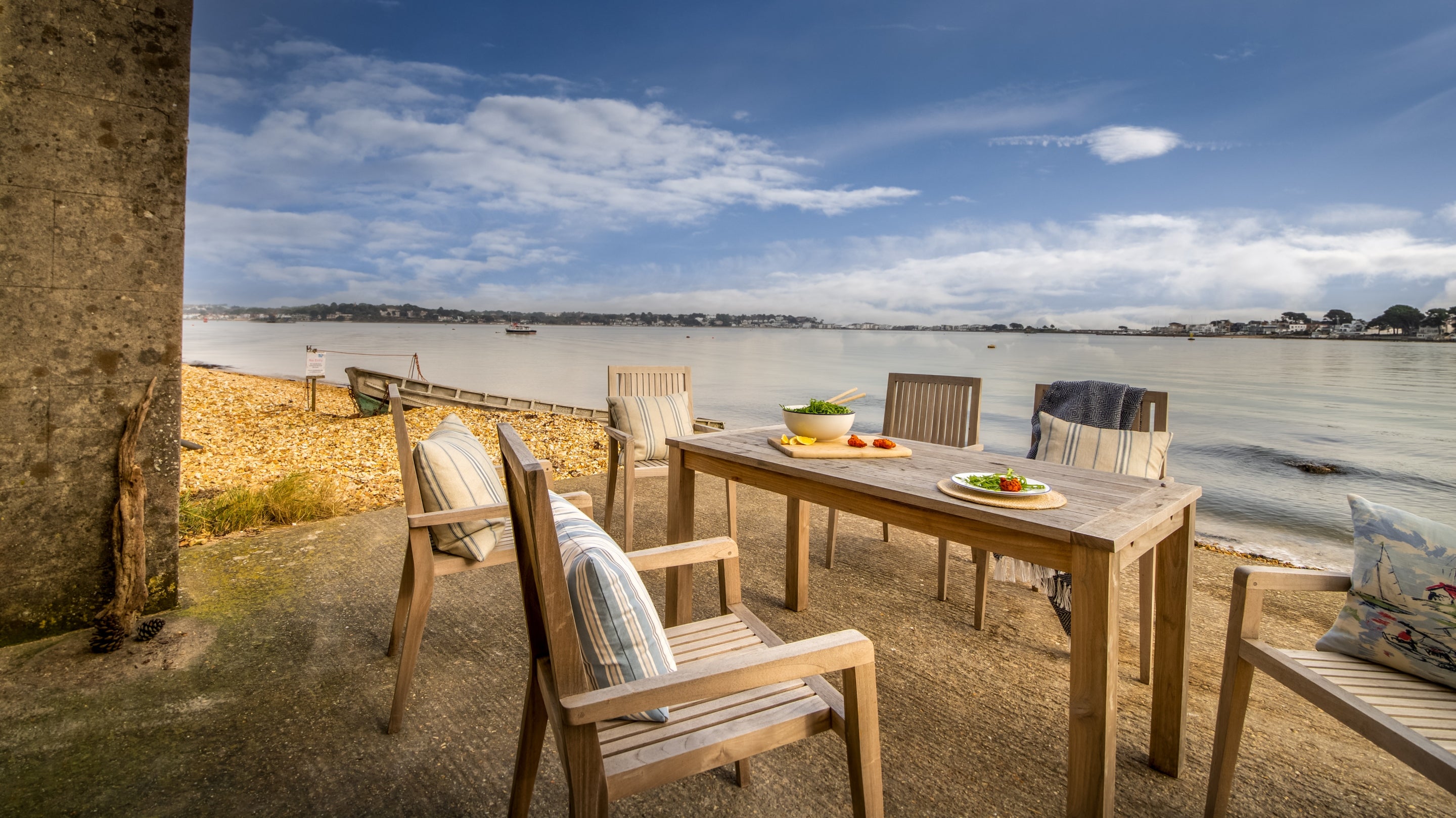 The outdoor seating at Agent's House, Dorset