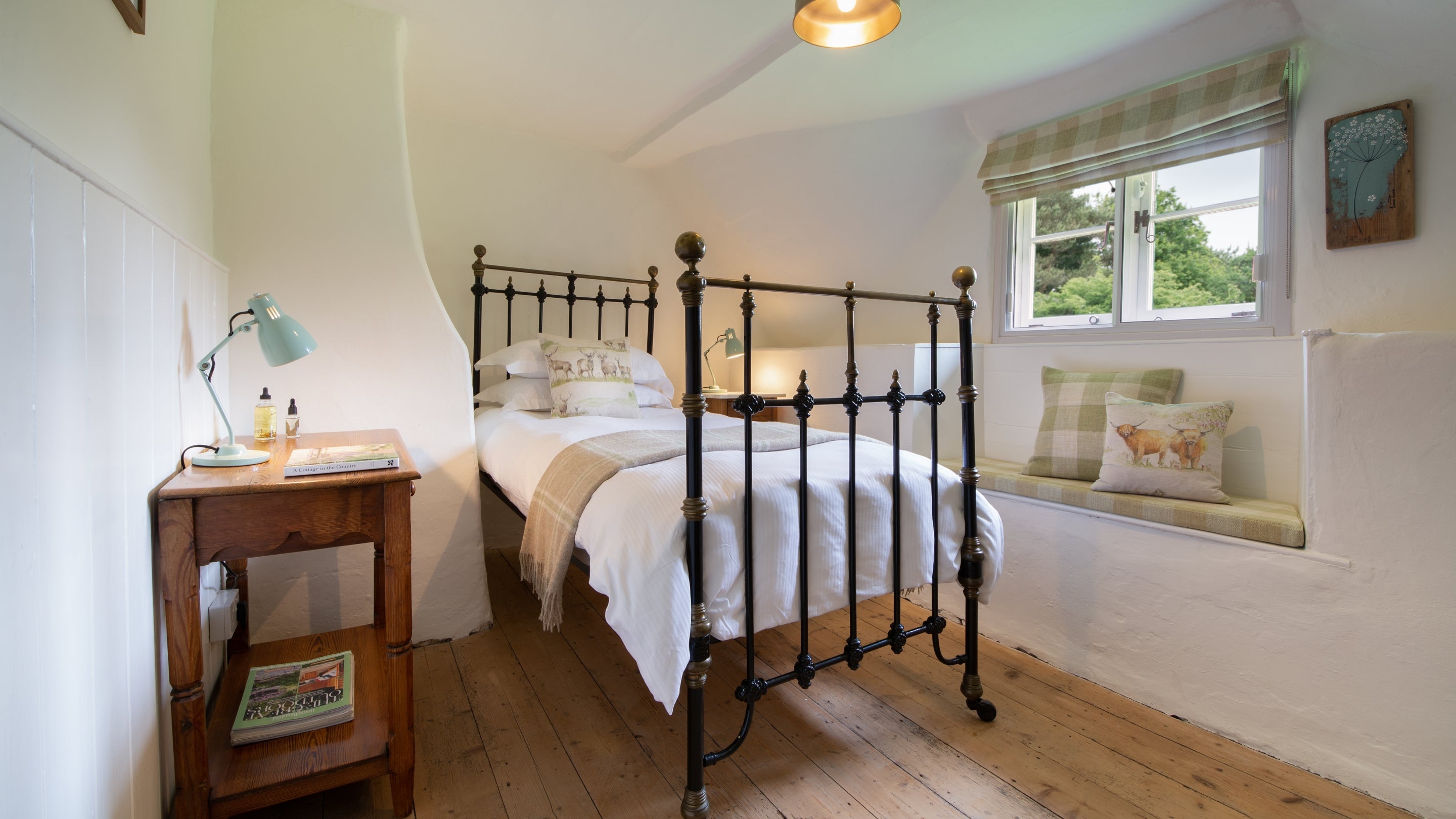 The second single bedroom at Middlebere Farmhouse, Dorset