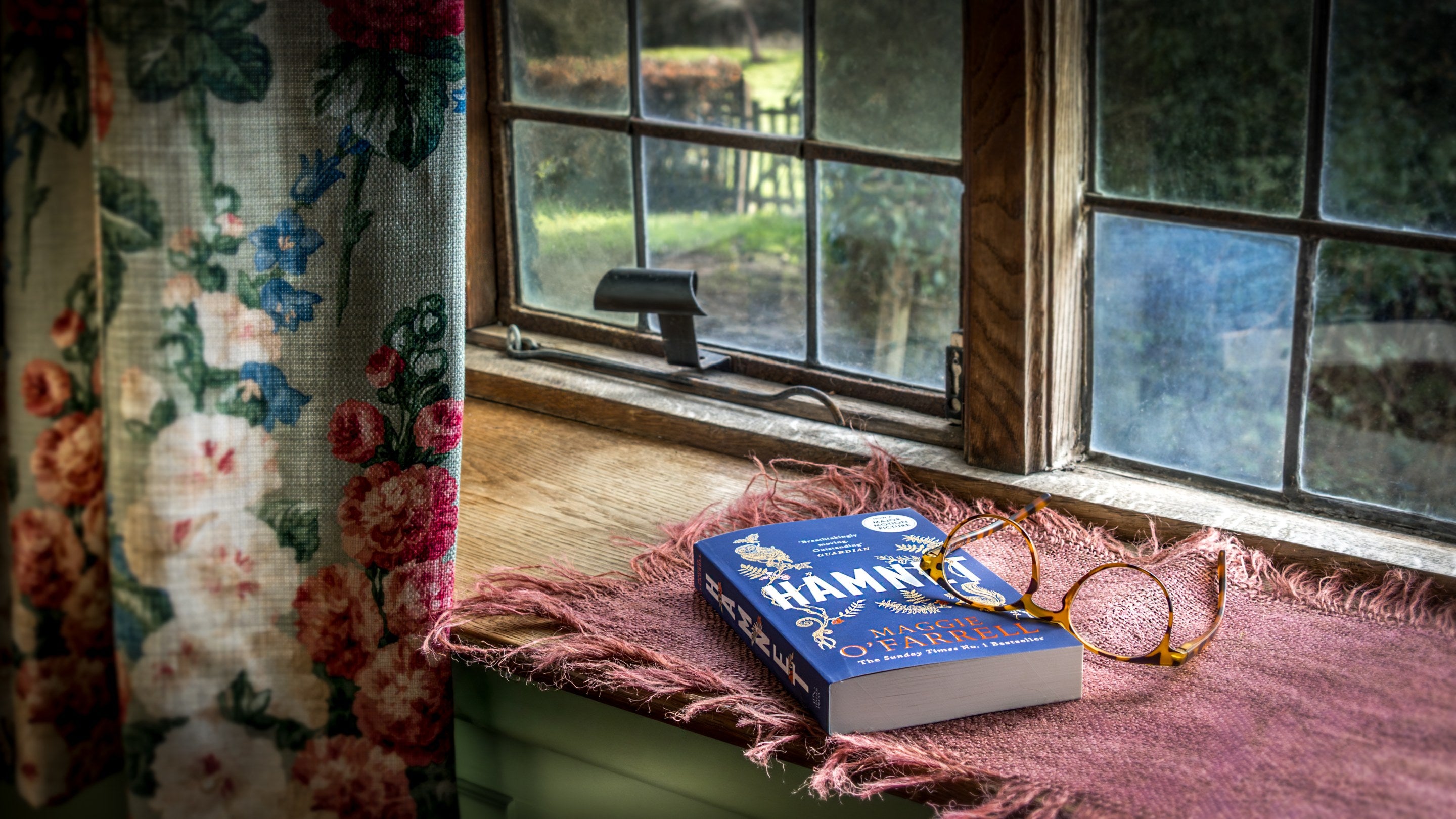 A copy of the Hamnet book on a window in the sitting room at Cwmmau Farmhouse, Herefordshire