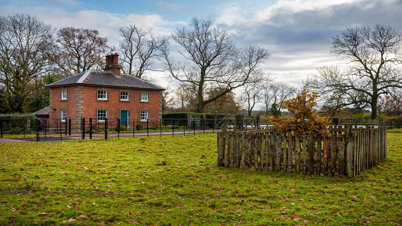 The exterior and garden at Hanbury Lodge, Droitwich, Worcestershire