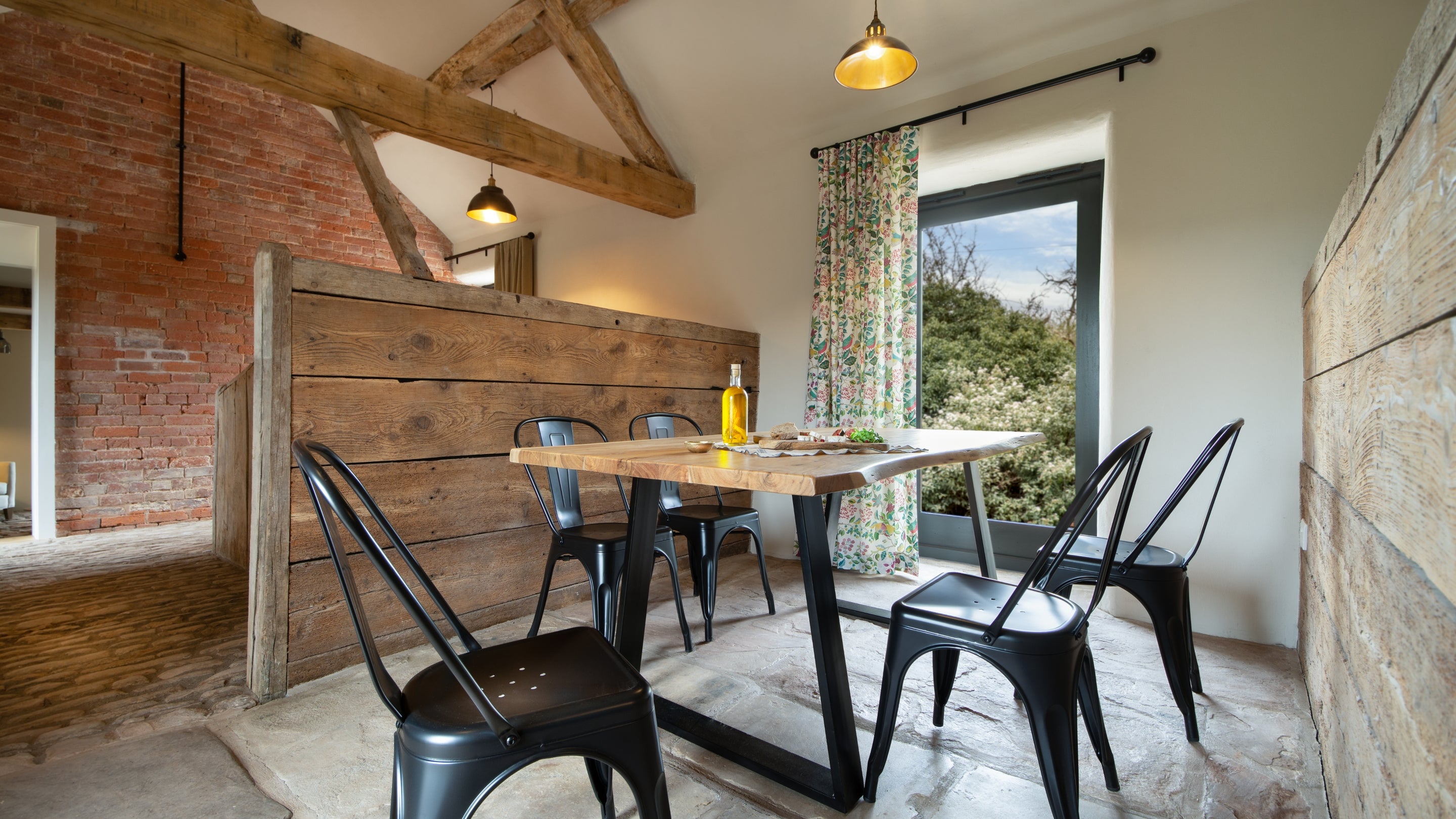 The kitchen and dining room at Hop Kiln Cart Barn, Herefordshire