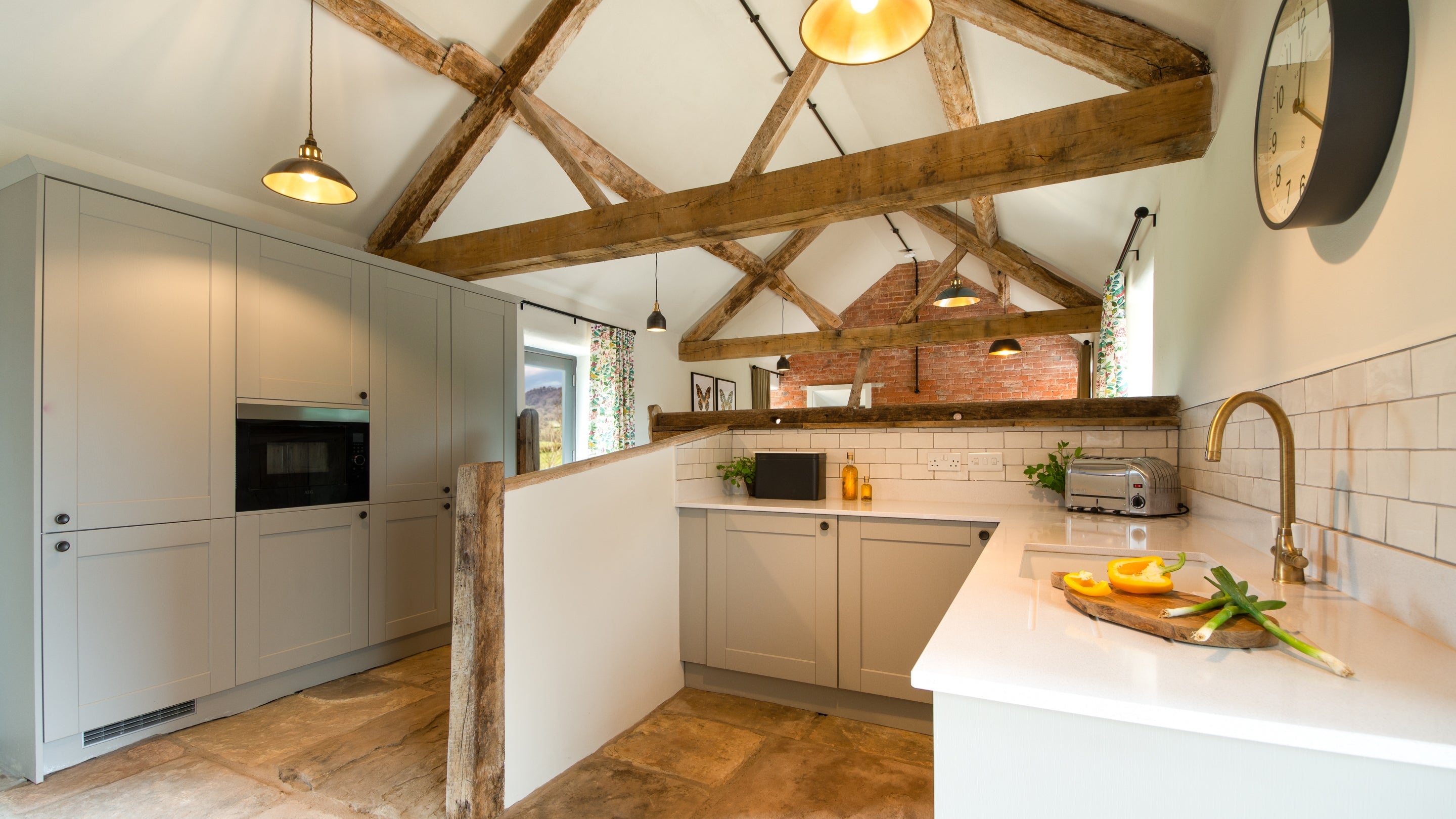 The kitchen and dining room at Hop Kiln Cart Barn, Herefordshire