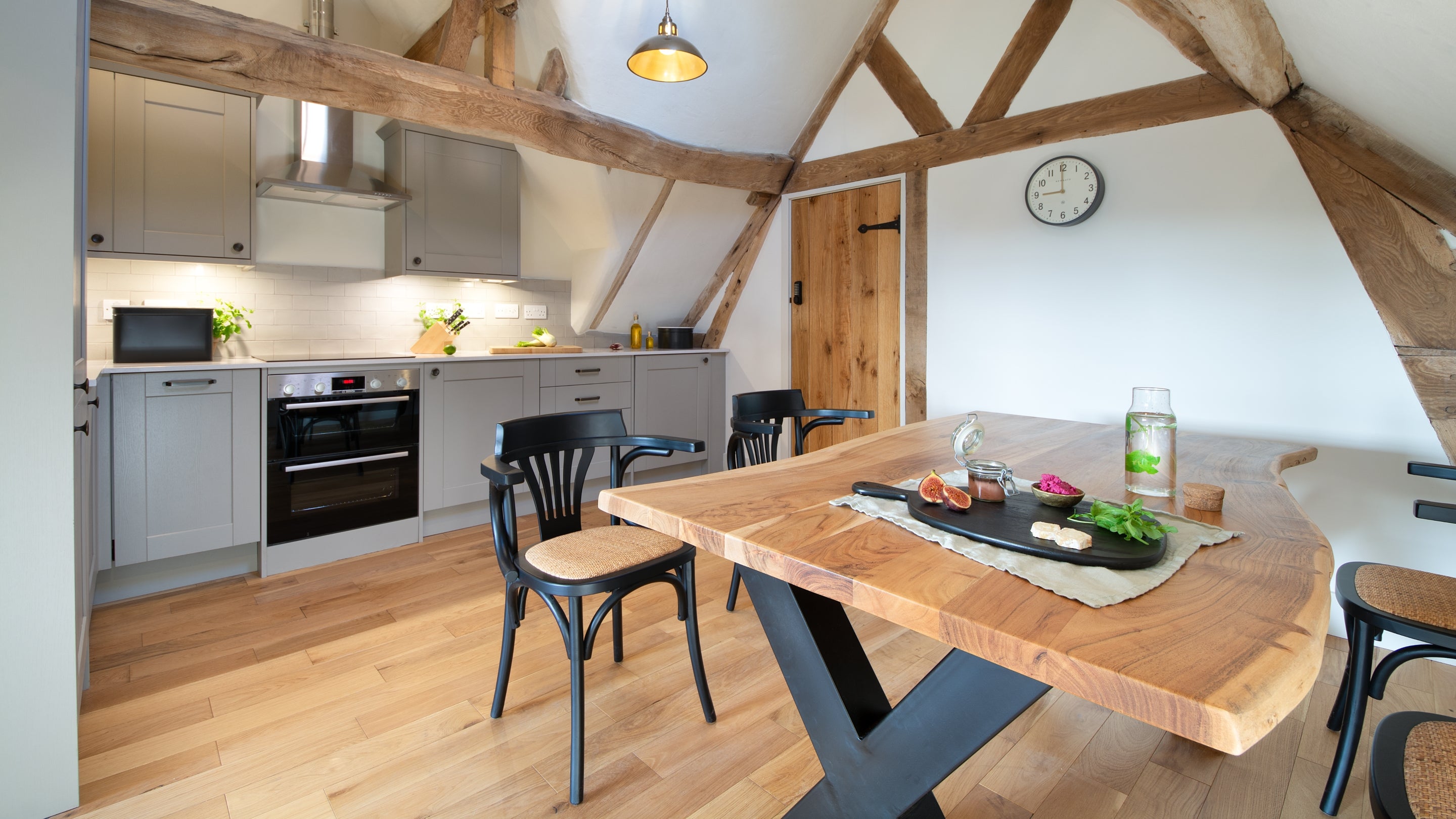 The open-plan kitchen and dining room at Hop Kiln Mews, Herefordshire