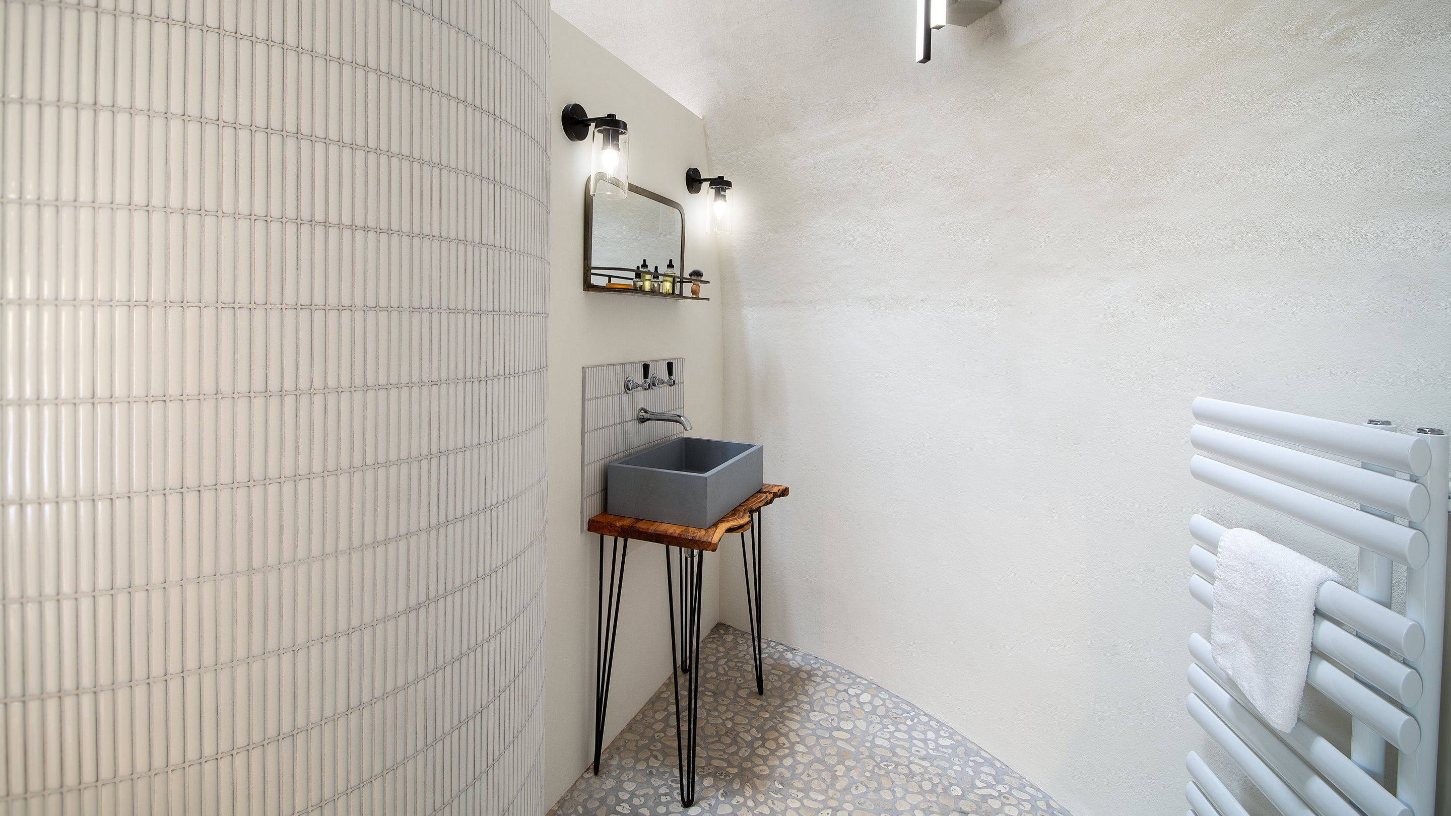 The shower room at Hop Kiln Mews, Herefordshire