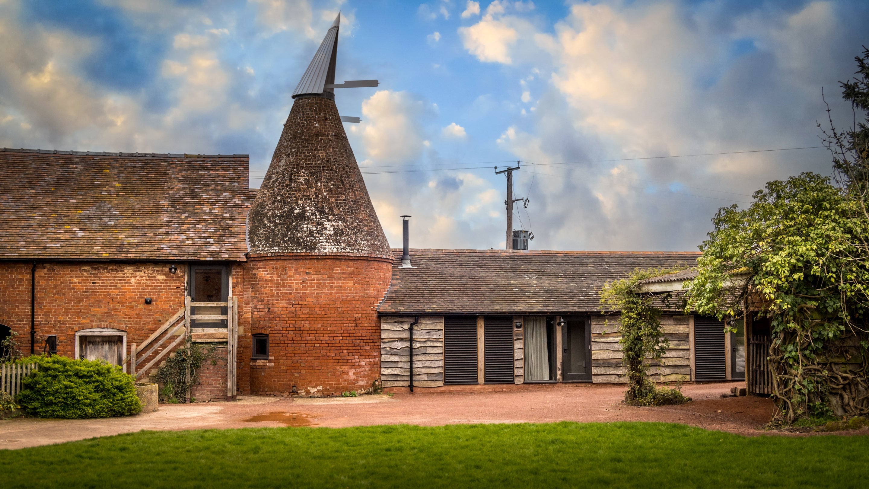 The exterior of Hop Kiln Mews and Kiln Barn, Herefordshire