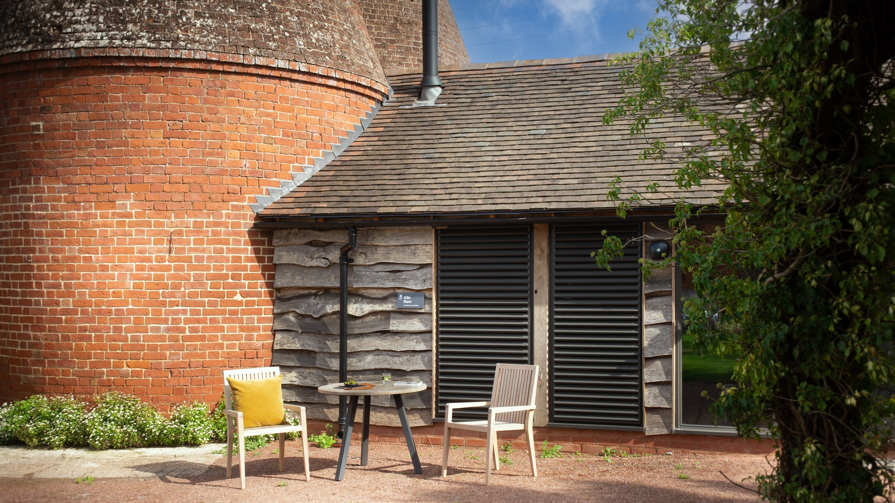 The outdoor sitting area at Kiln Barn, Herefordshire
