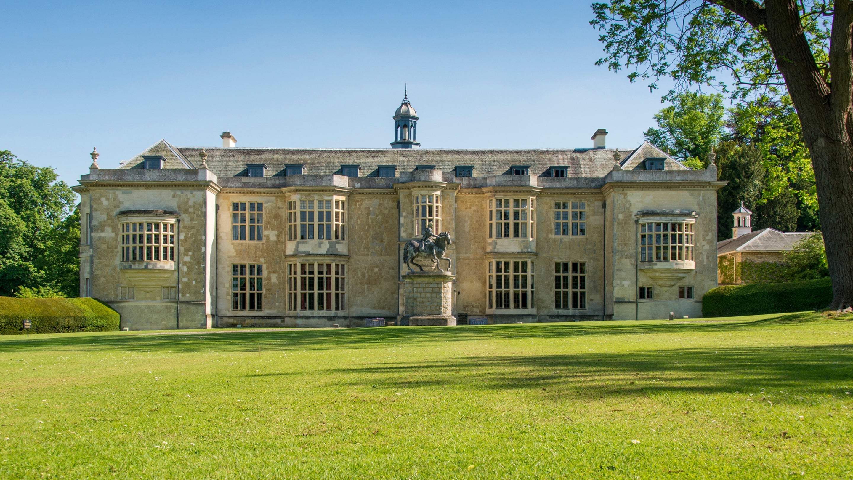 Hartwell House and Spa from the front, Aylesbury