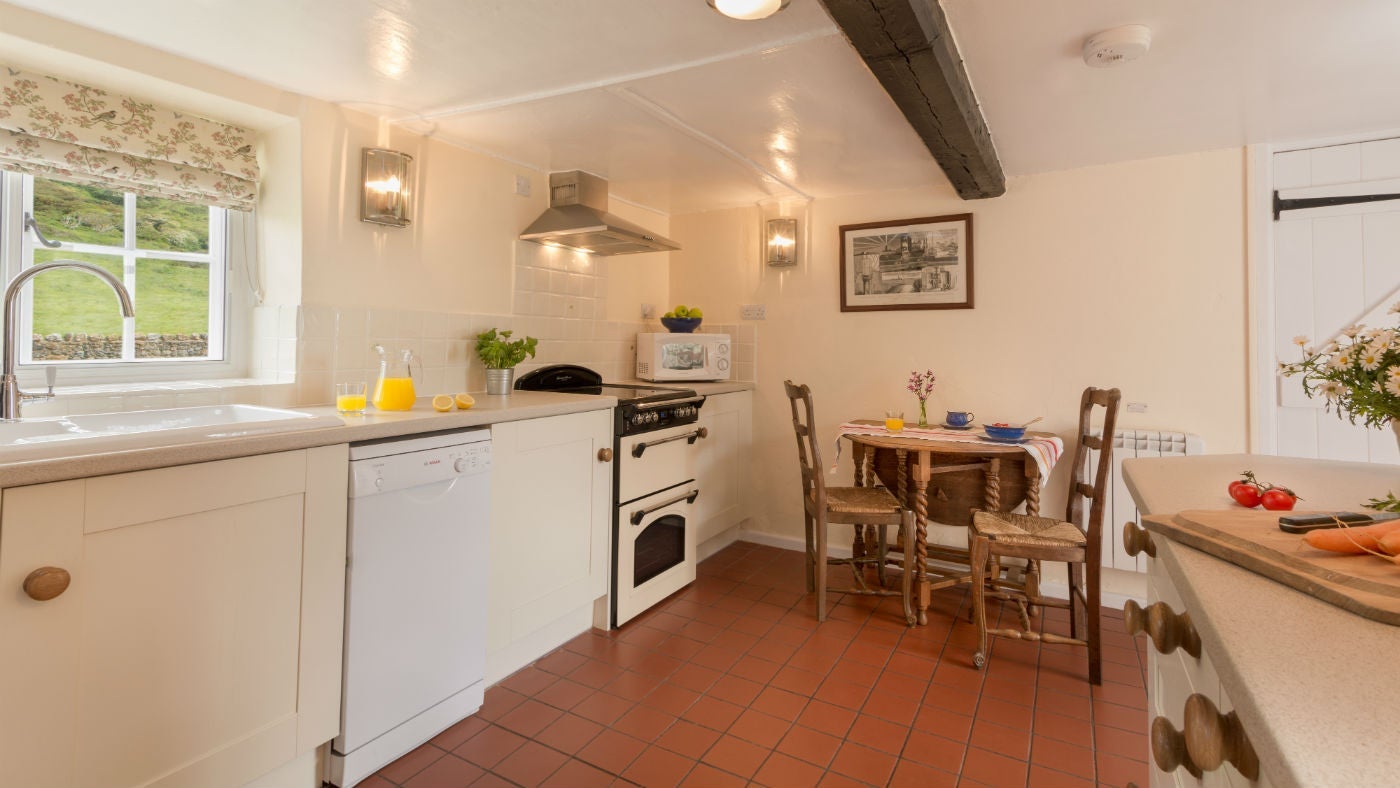 The kitchen and dining area at Knowles Farm Cottage, nr Ventnor, Isle of Wight