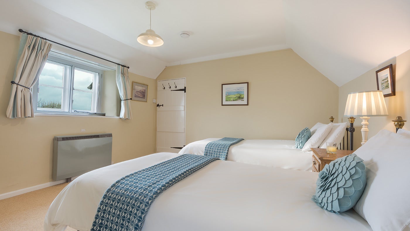 The twin bedroom at Knowles Farm Cottage, nr Ventnor, Isle of Wight