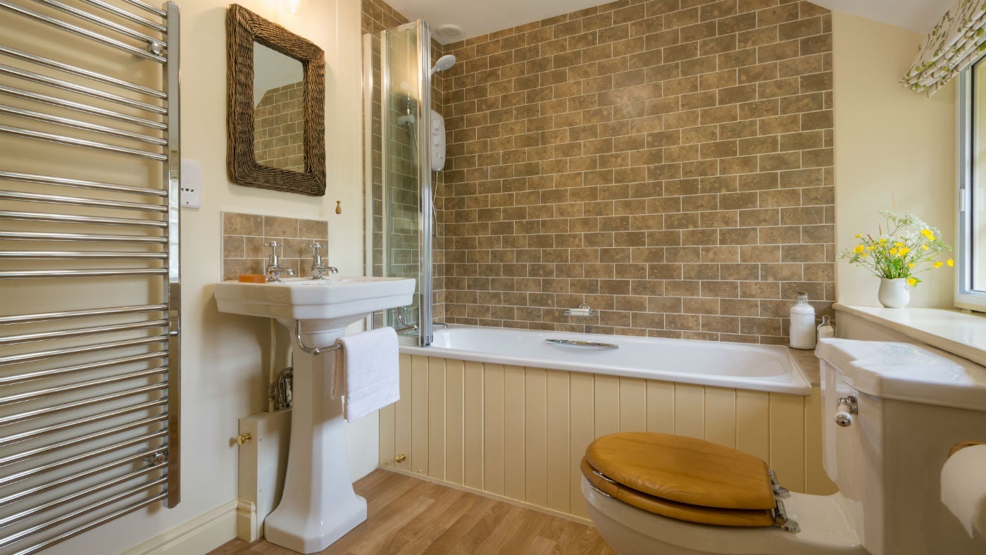An en-suite bathroom at Mottistone Manor Farmhouse, Mottistone, Isle of Wight
