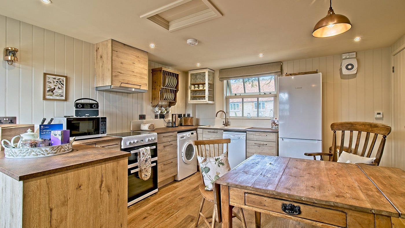 The kitchen and dining room at Newtown Cabin, Isle of Wight