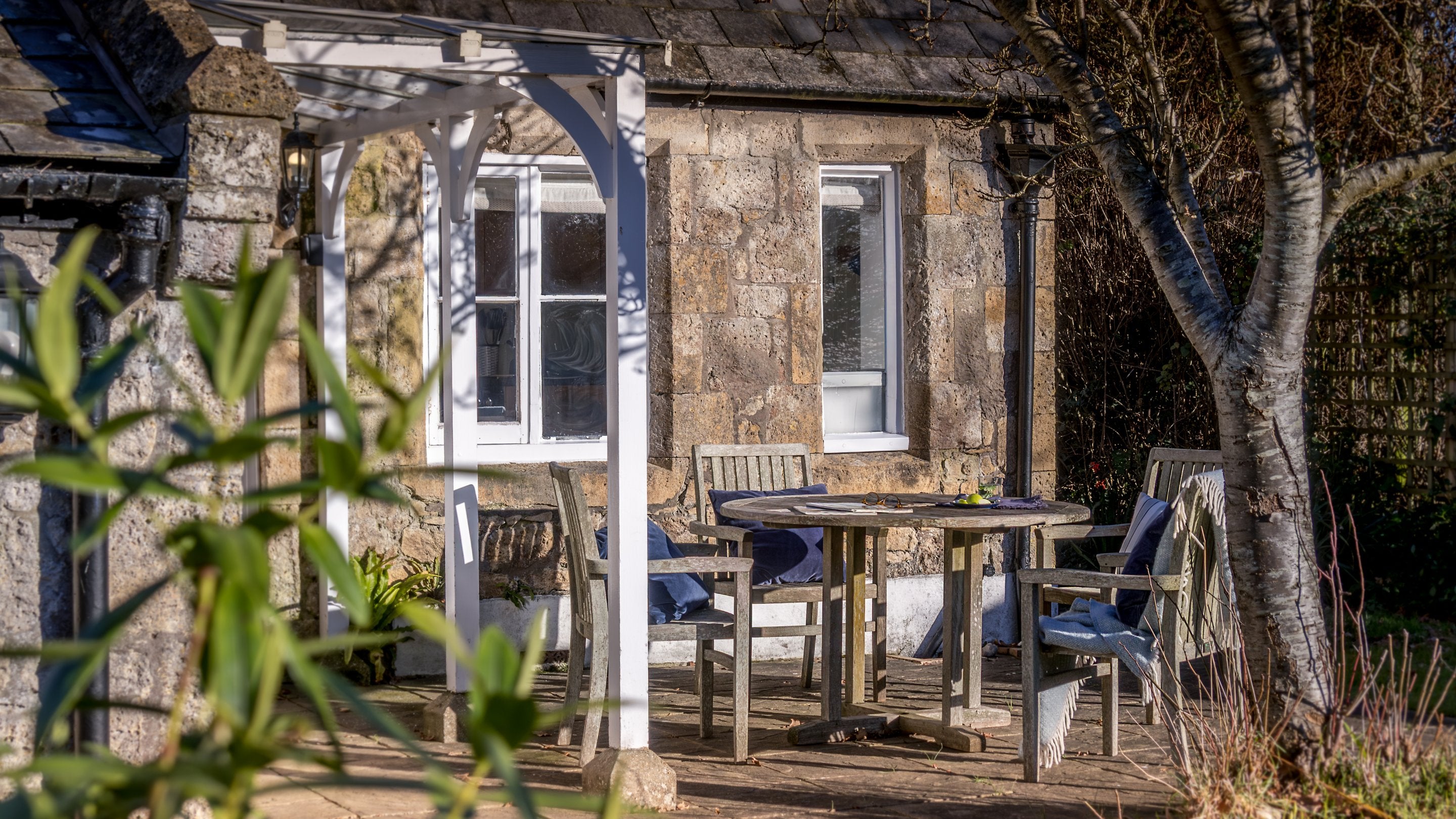 The paved area with outdoor dining table at Old Church Lodge, Isle Of Wight