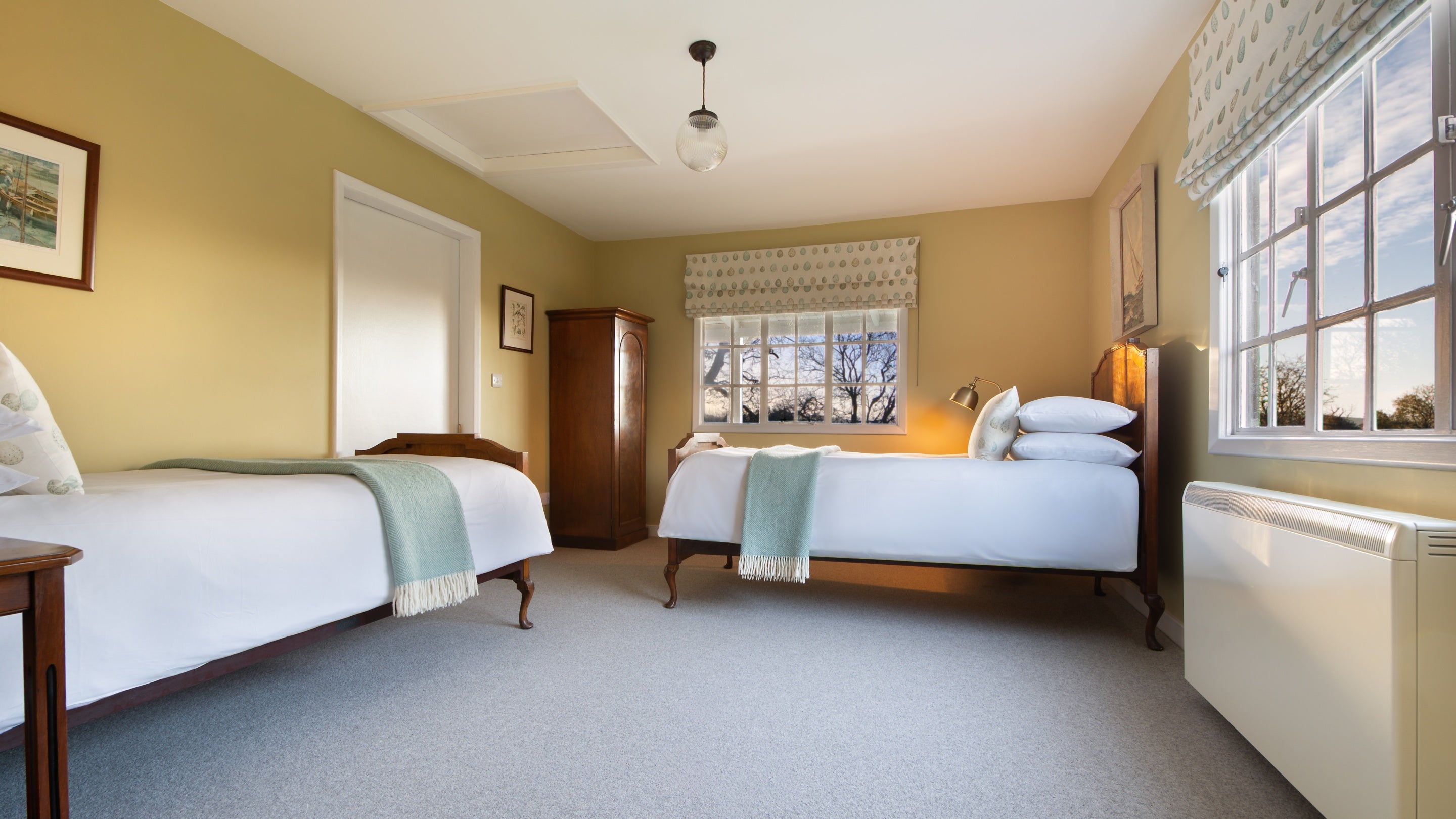 The twin bedroom at The Old Club House, Isle Of Wight