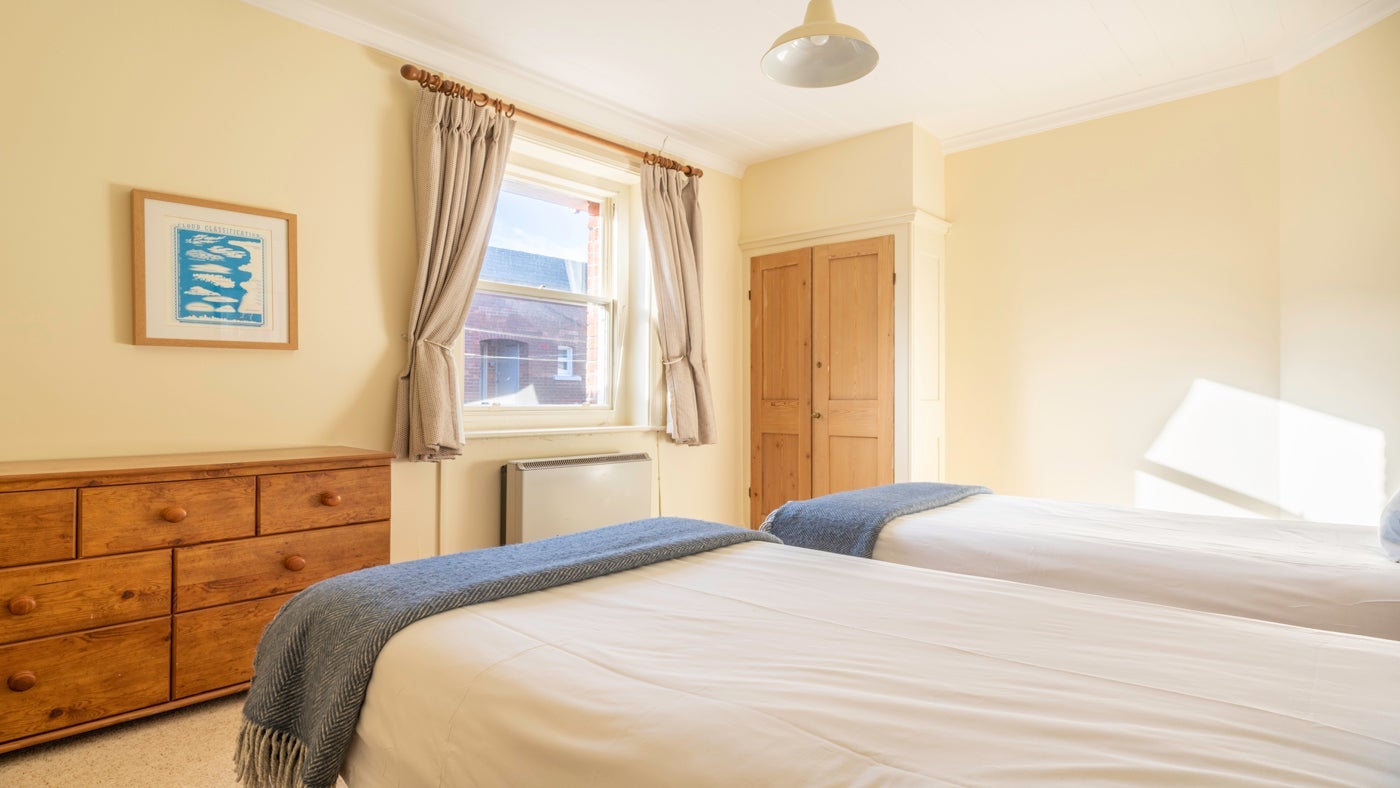 The twin bedroom at Varvassi, Totland Bay, Isle of Wight