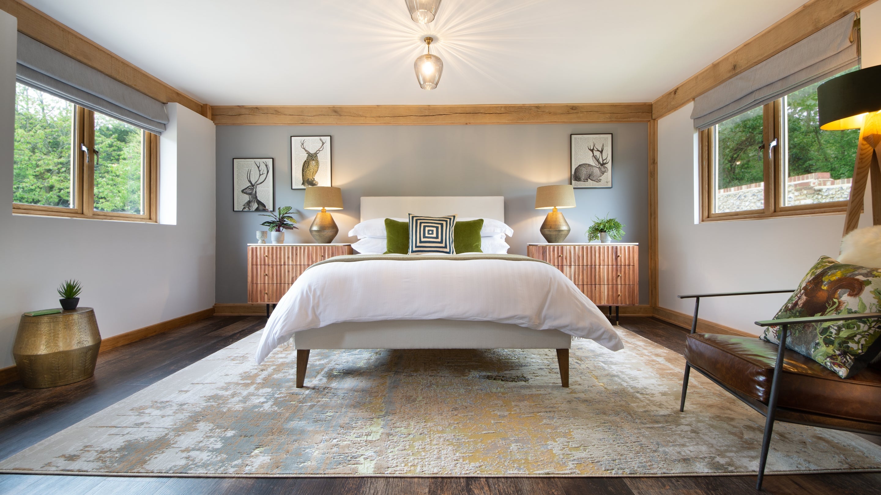The ground-floor, king-size bedroom at 1 Bagden Farm Cottage, Surrey