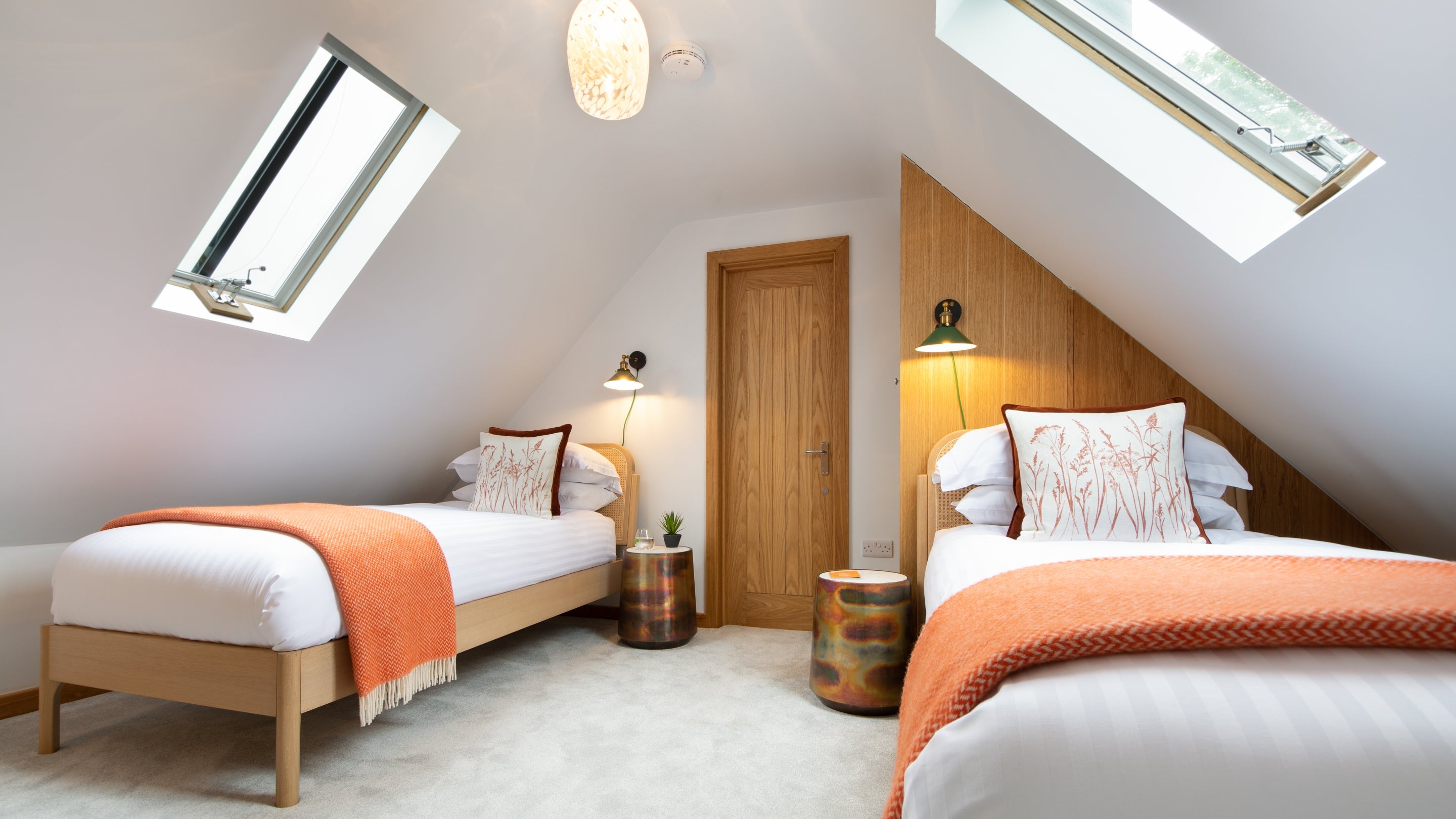 The twin bedroom at 1 Bagden Farm Cottage, Surrey