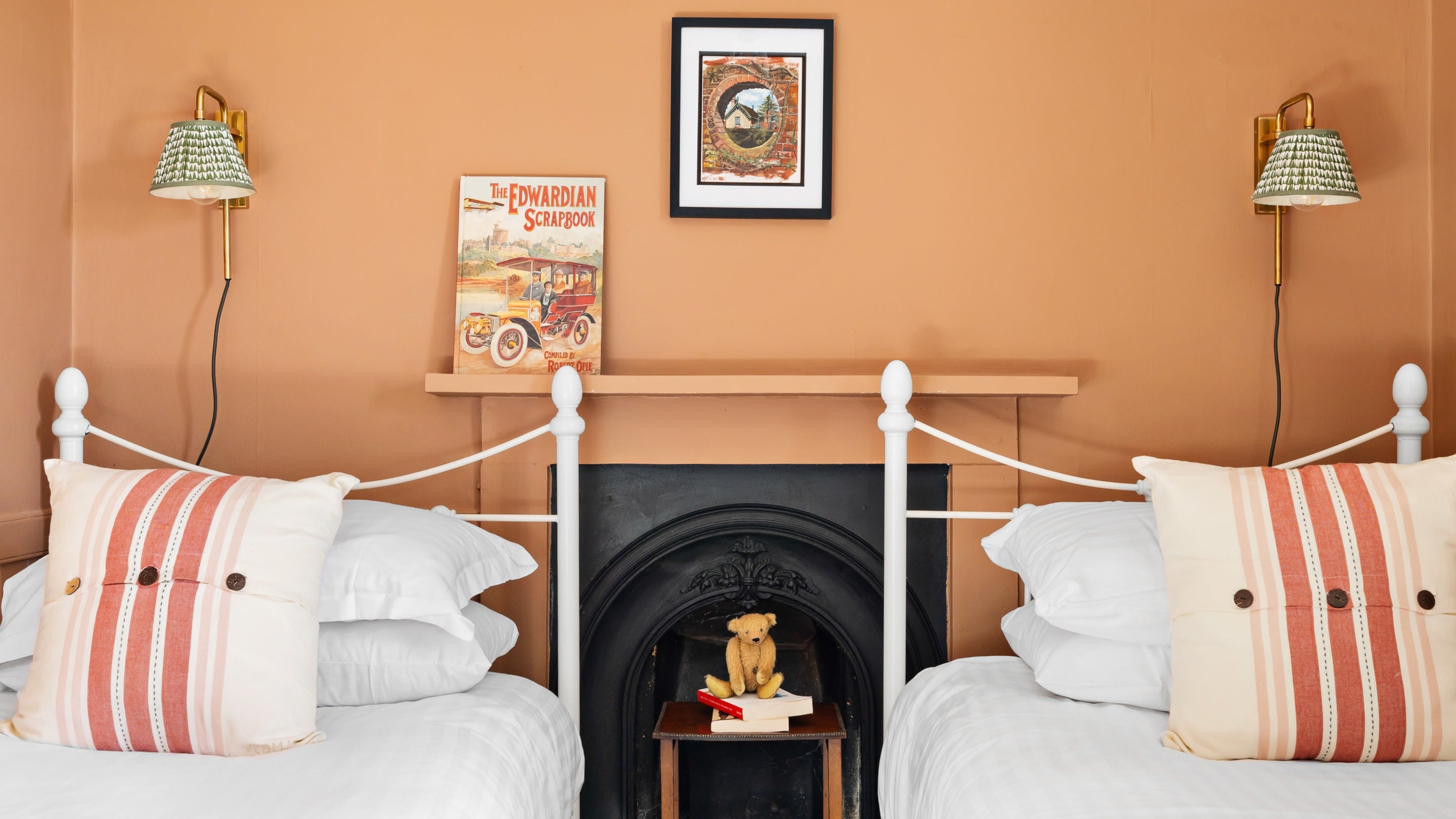 The twin bedroom at Polesden Garden Cottage, Surrey