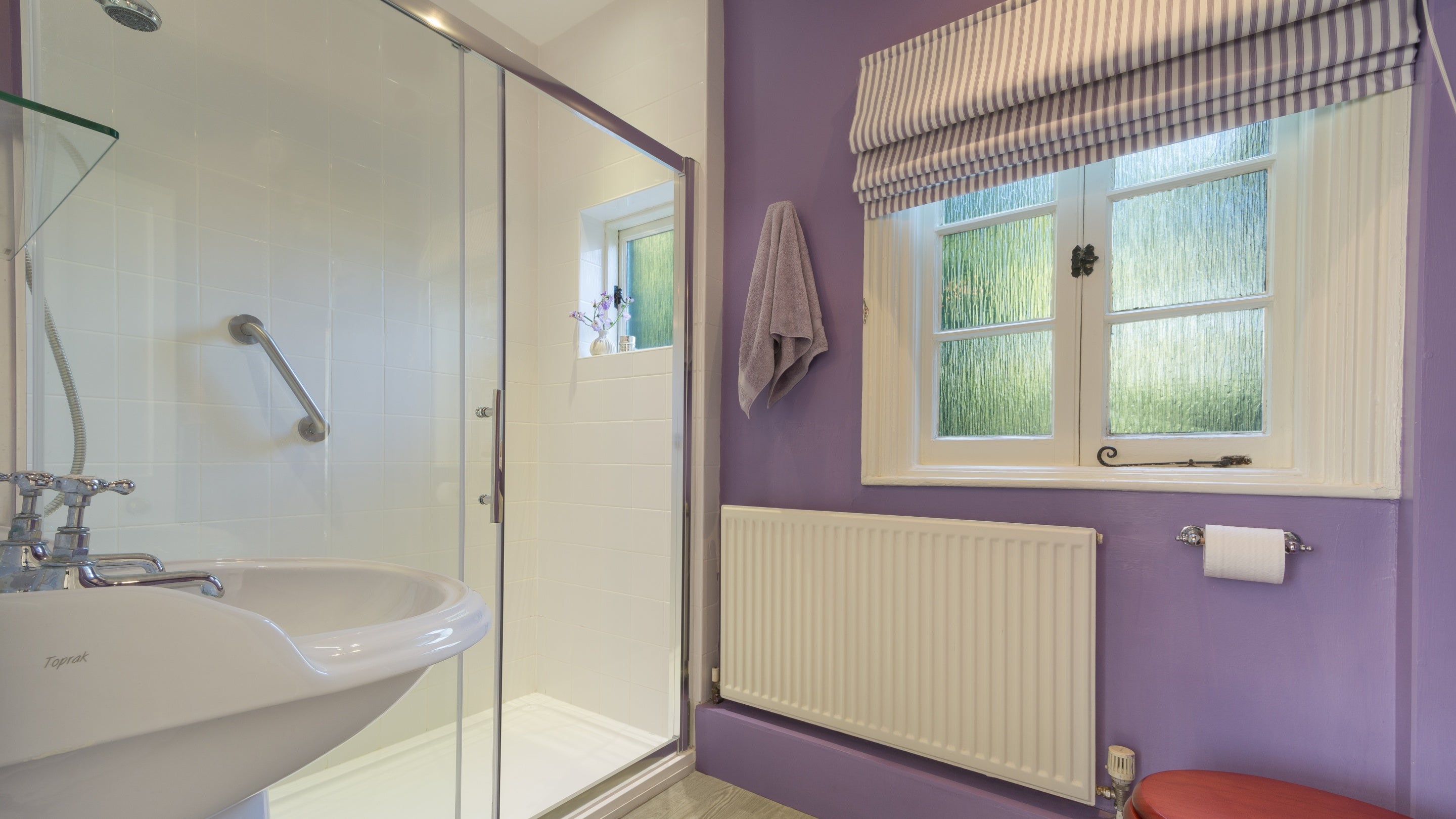 The ground-floor en-suite shower room at Polesden Garden Cottage, Surrey