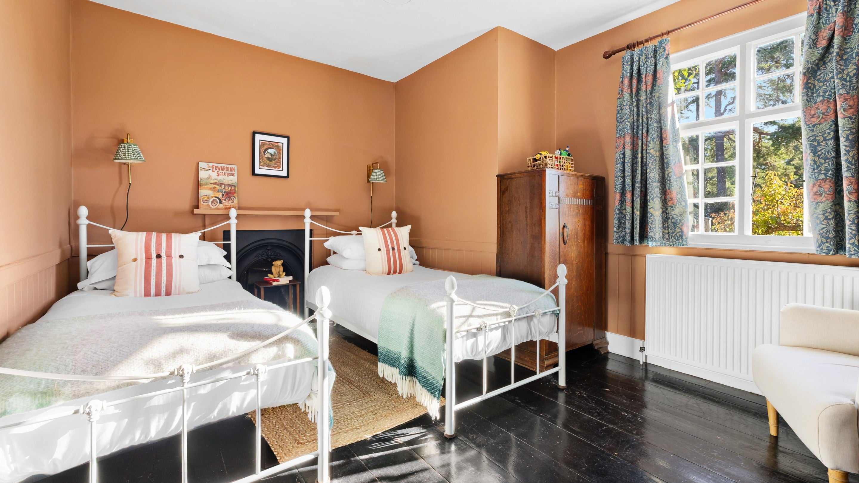 The twin bedroom on the ground floor of Polesden Garden Cottage, Surrey